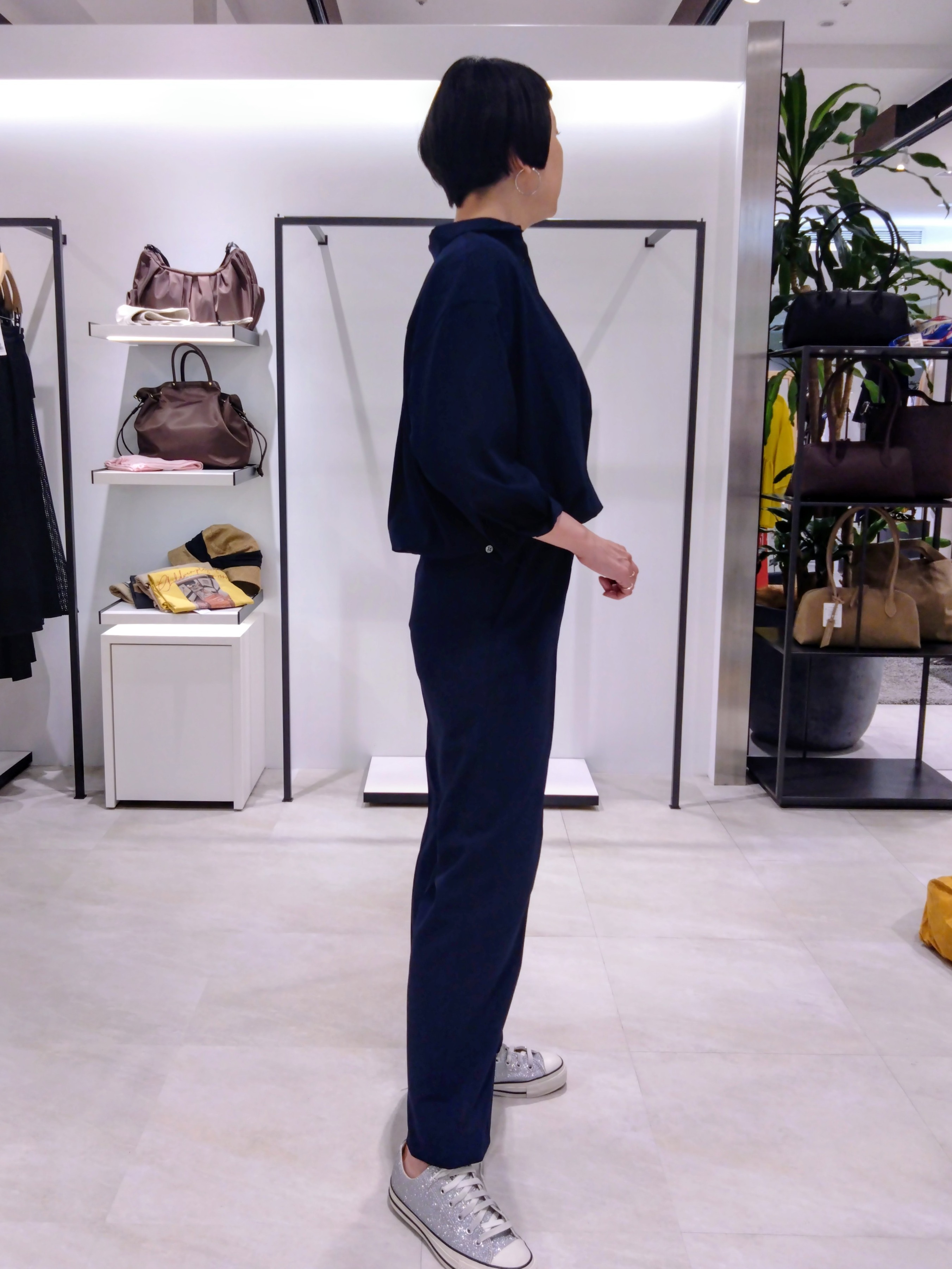 まちこさんの「UNTITLED｜【セットアップ可/UVカット/接触冷感】エアリークールドロストシャツ」を使ったコーディネート