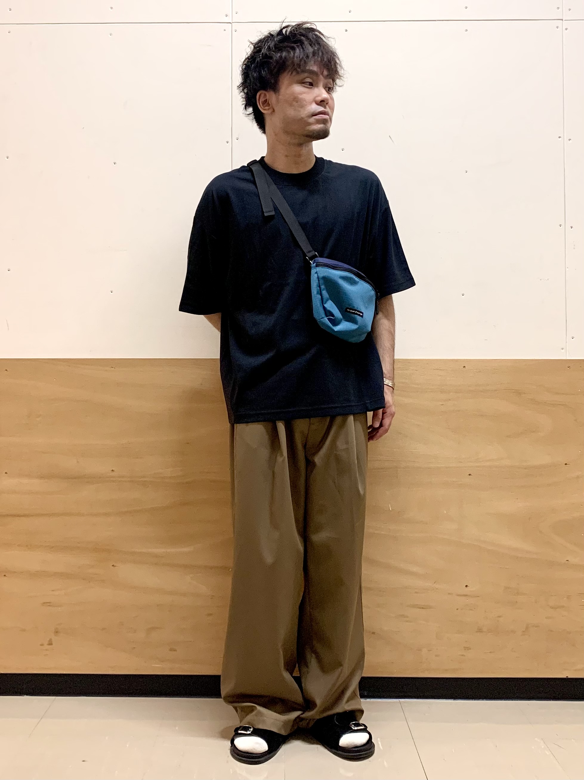 MATUさんの「THE SHOP TK｜【ゆったりシルエット】前後切り替え 半袖Tシャツ」を使ったコーディネート