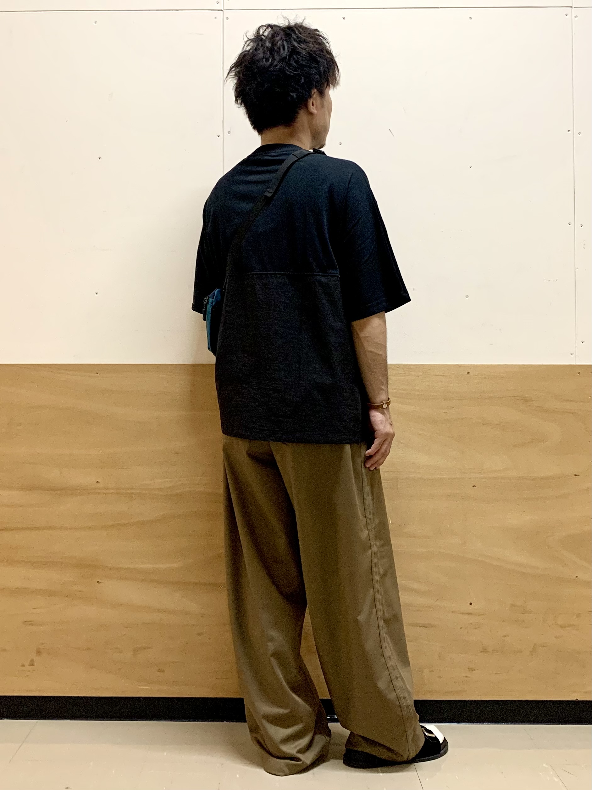 MATUさんの「THE SHOP TK｜【ゆったりシルエット】前後切り替え 半袖Tシャツ」を使ったコーディネート