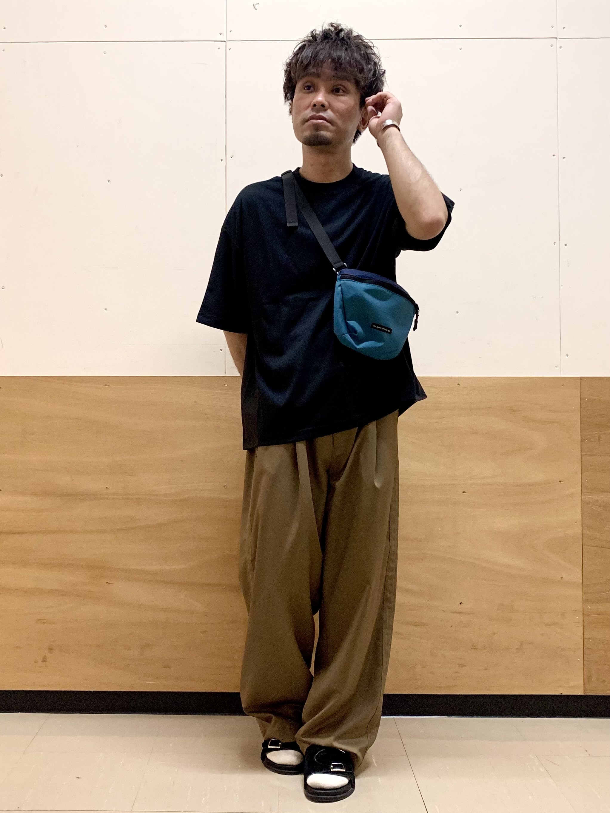MATUさんの「THE SHOP TK｜【ゆったりシルエット】前後切り替え 半袖Tシャツ」を使ったコーディネート