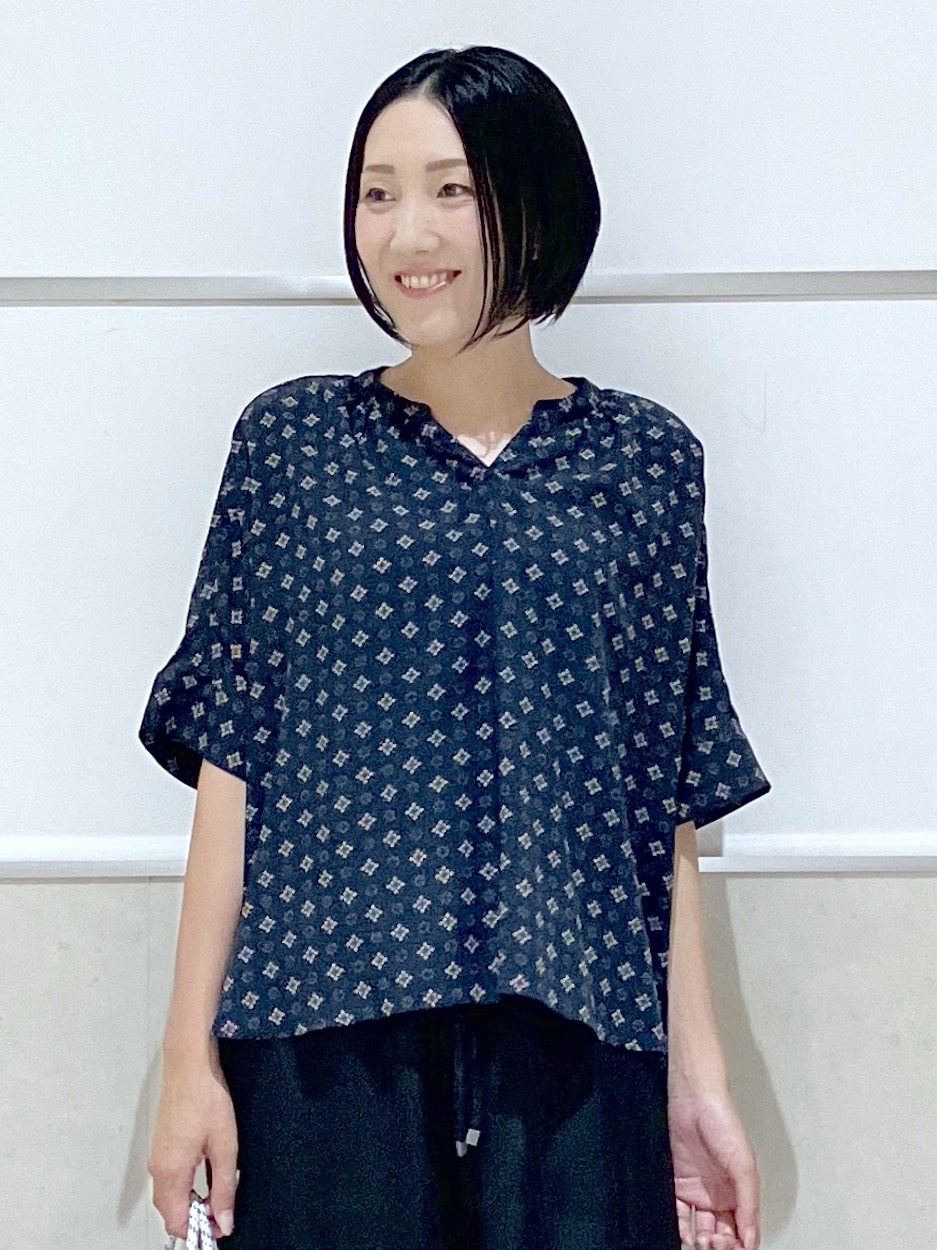 eriko さんの「Dessin｜【セットアップ可】小紋柄プリント スキッパーシャツ」を使ったコーディネート