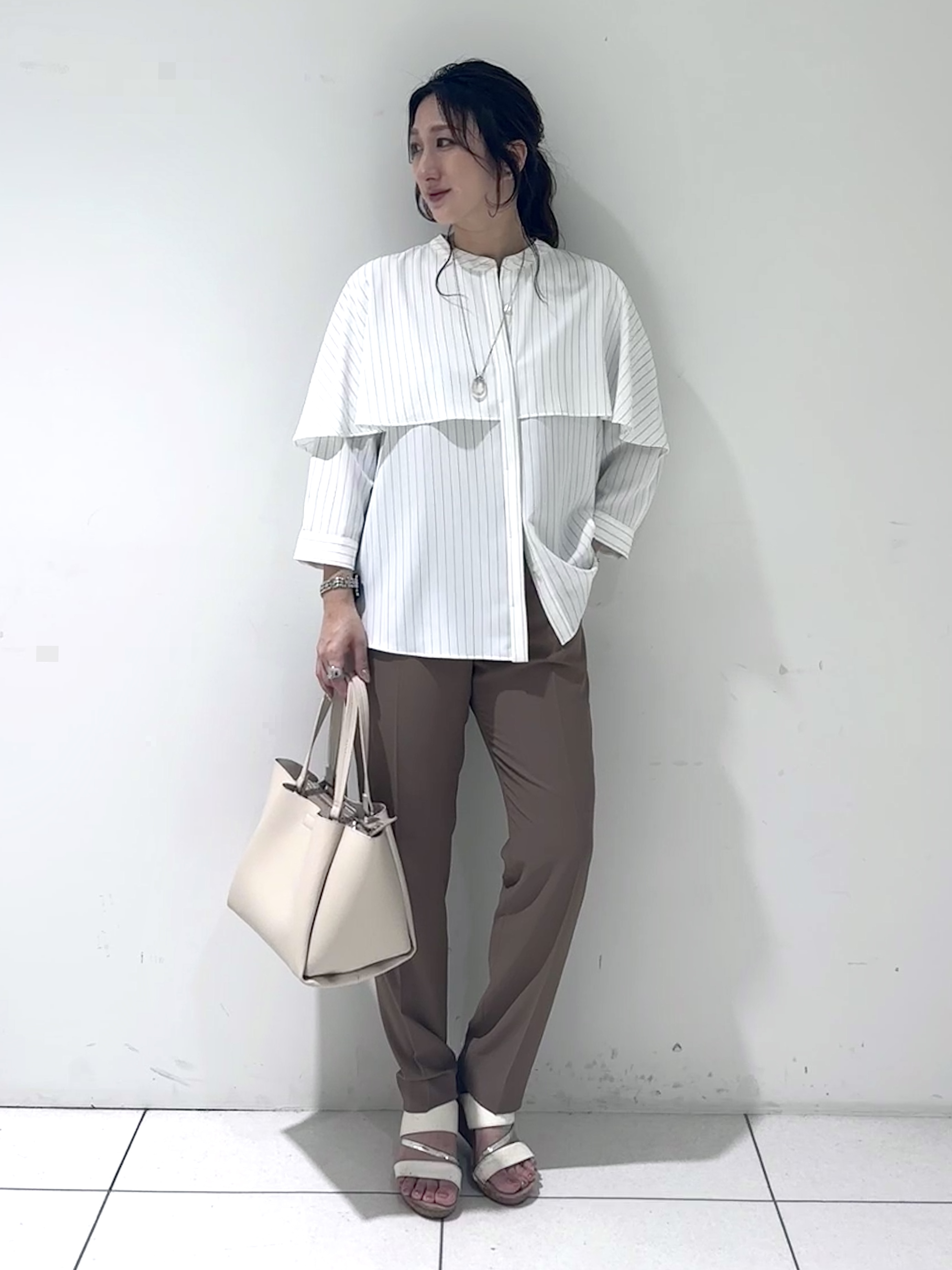 そんさんの「INDIVI｜【新作登場！着る日傘】 ケープ風ブラウス」を使ったコーディネート