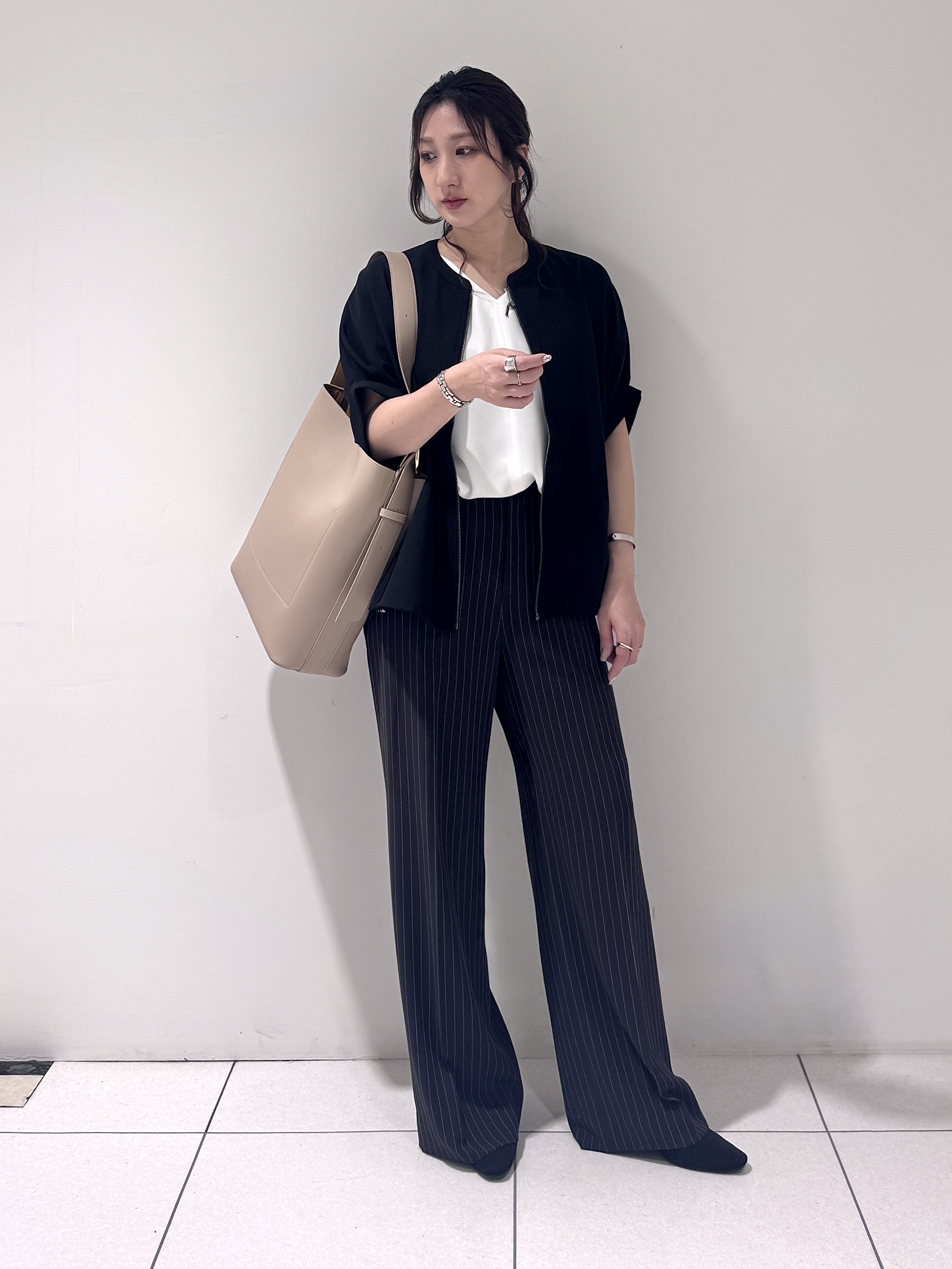 そんさんの「INDIVI｜【着る日傘】ドルマンフォルムブルゾン」を使ったコーディネート