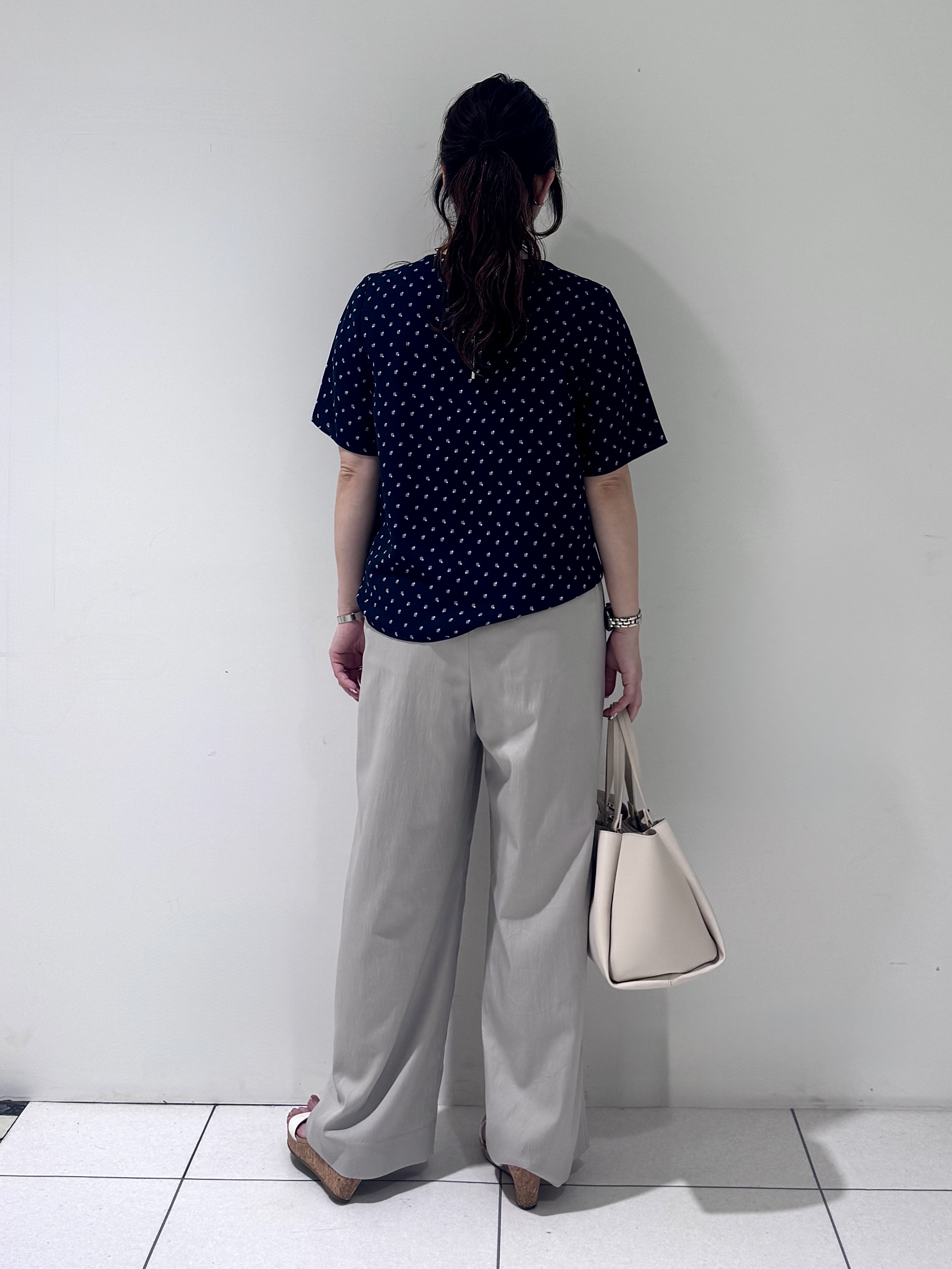 そんさんの「INDIVI｜【接触冷感／UVケア】ボウタイ風 幾何学柄ブラウス」を使ったコーディネート