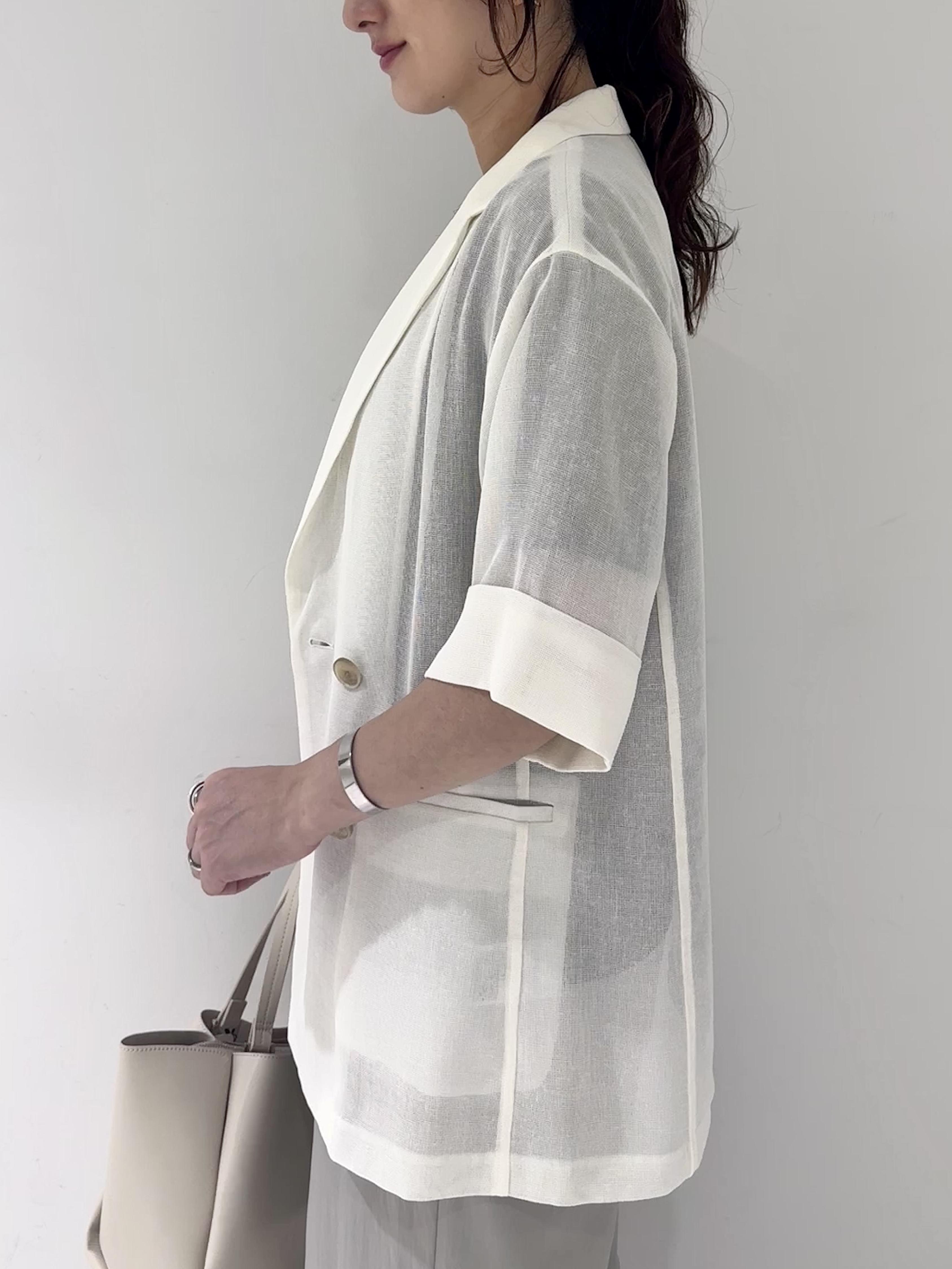 そんさんの「INDIVI｜【洗える／メッシュ素材／SETUP可能】半袖シアージャケット」を使ったコーディネート