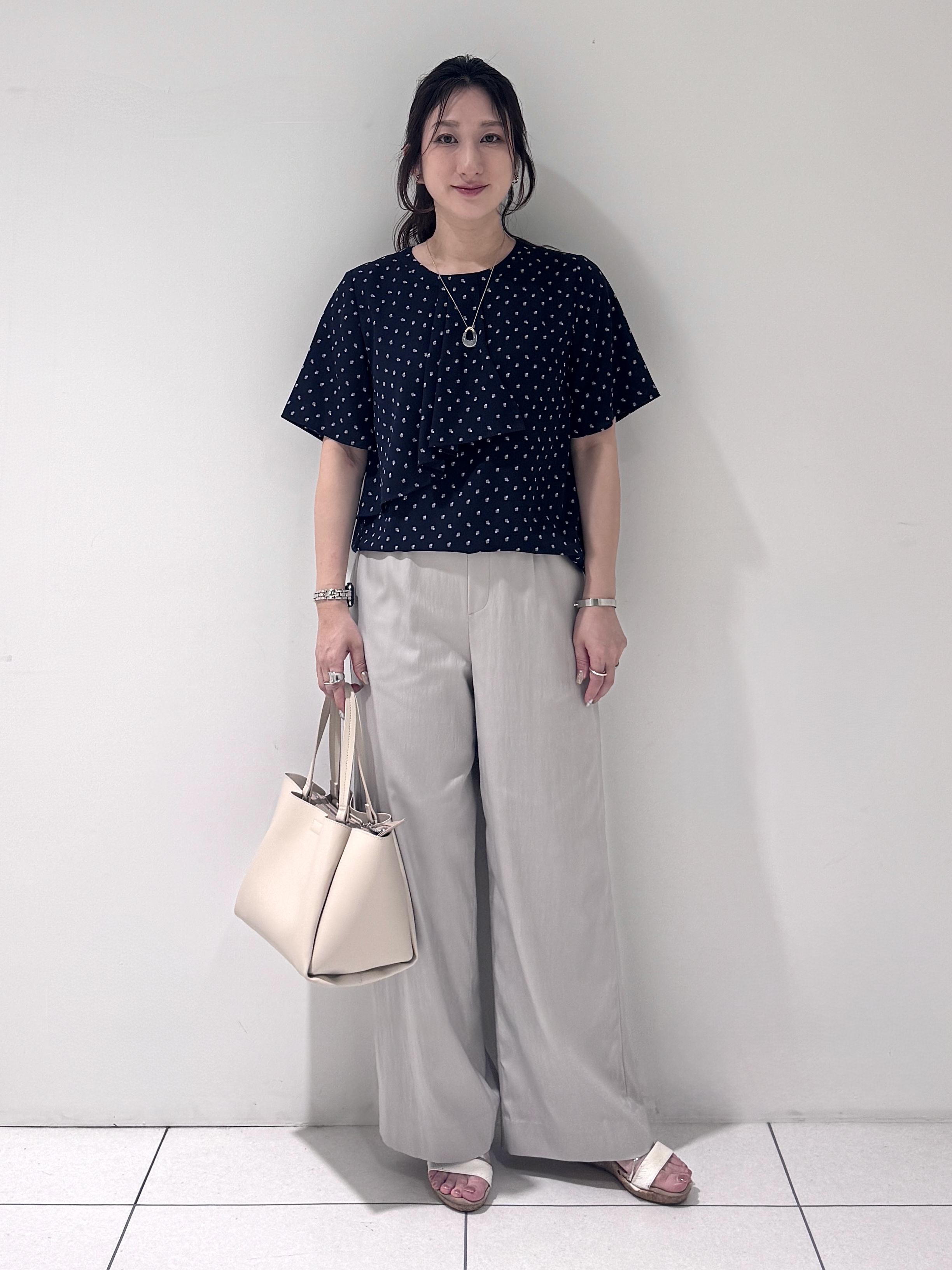 そんさんの「INDIVI｜【洗える／メッシュ素材／SETUP可能】半袖シアージャケット」を使ったコーディネート