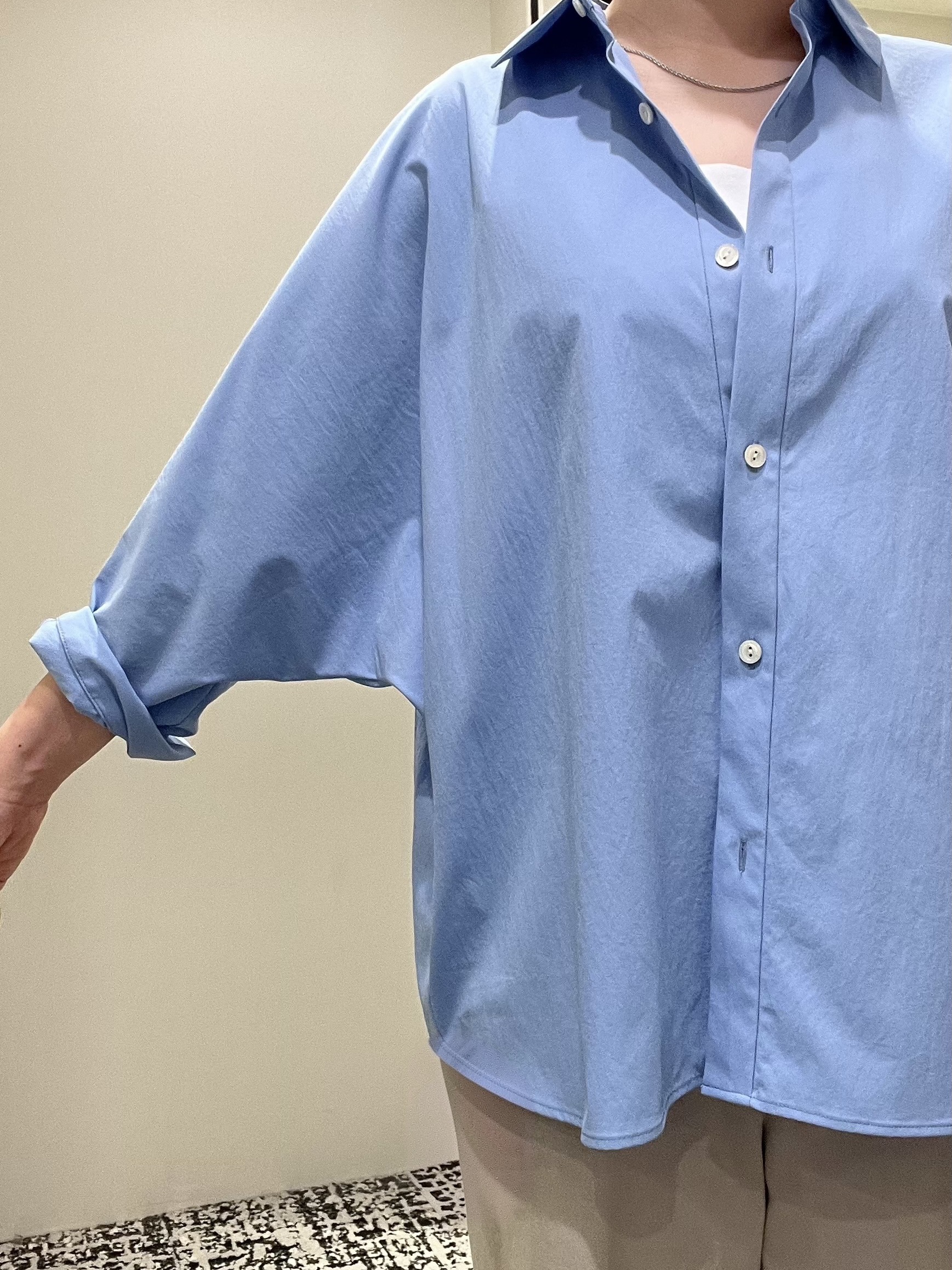 ELENAさんの「UNTITLED｜【接触冷感/吸水速乾/UVカット】ドルマンスリーブシャツ」を使ったコーディネート