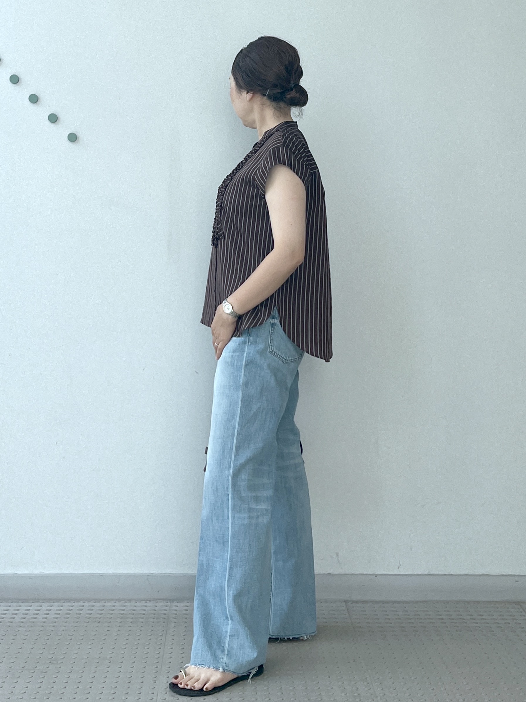 Soeさんの「DRESSTERIOR｜ストライプフレンチスリーブフリルブラウス」を使ったコーディネート