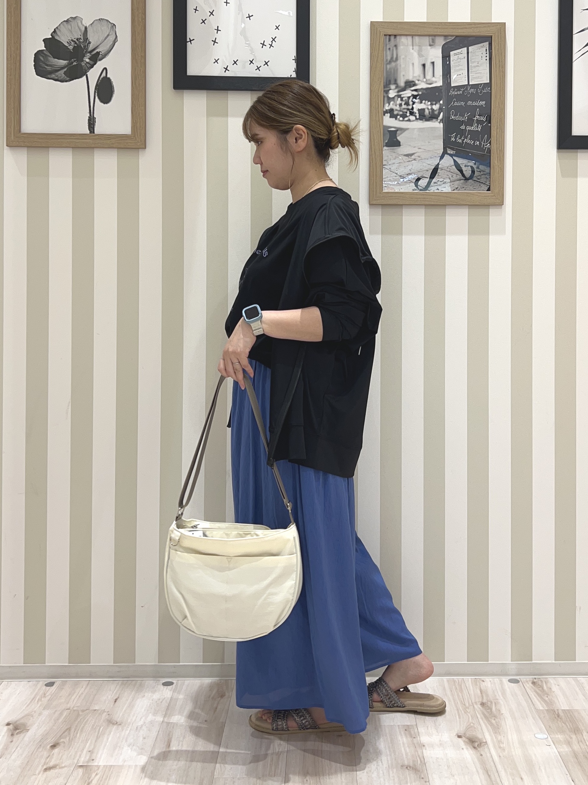 mさんの「SHOO･LA･RUE｜【ひんやり/UV/S-LL/洗濯機可】手の甲から首元まで隠れる 指穴つき ドルマンパーカー」を使ったコーディネート