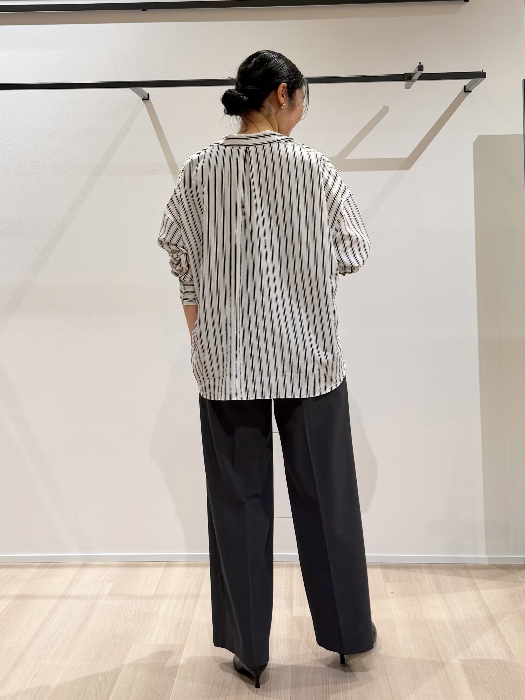 TOMOMIさんの「UNTITLED｜ストライプシャツ」を使ったコーディネート