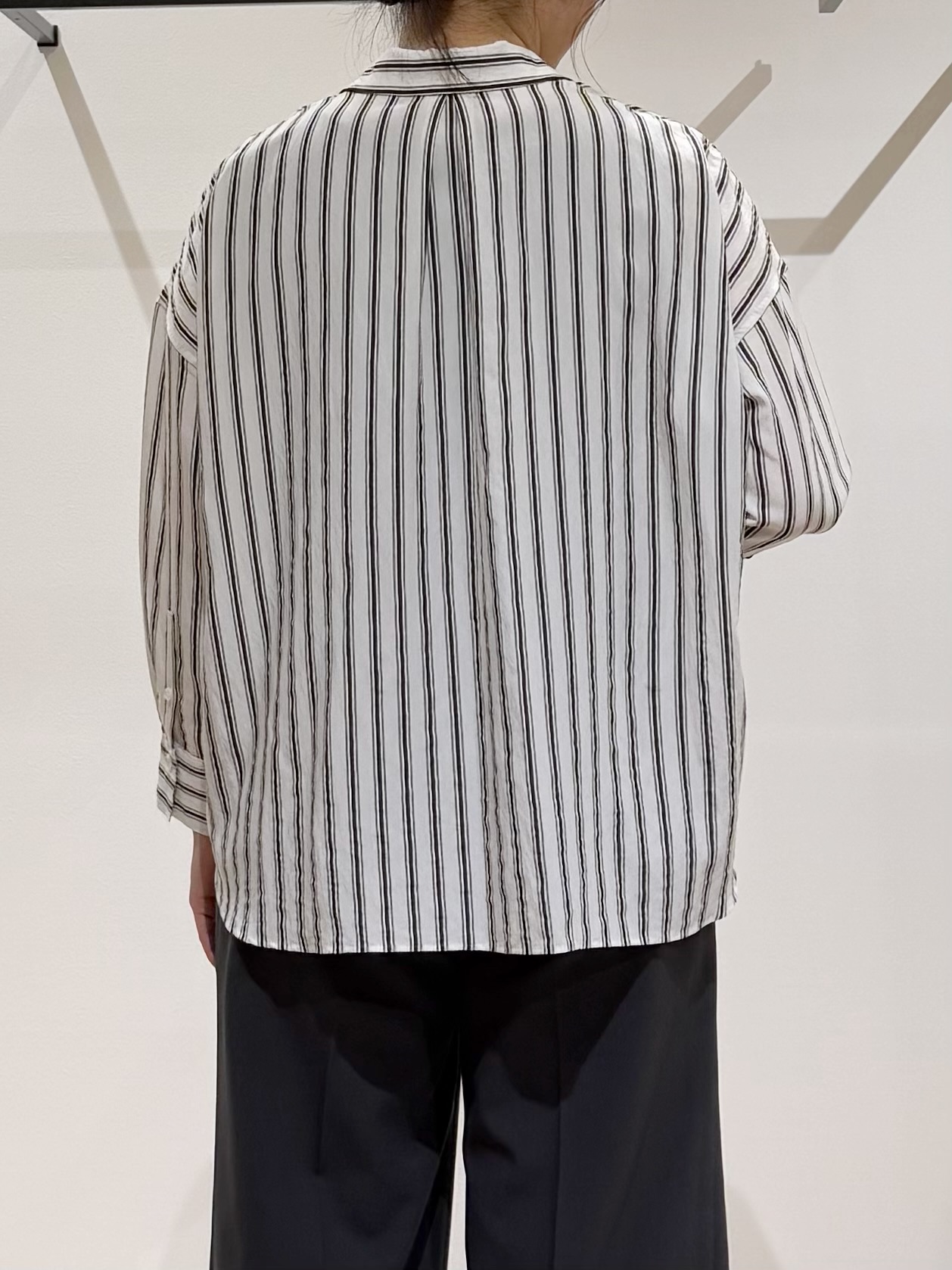 TOMOMIさんの「UNTITLED｜ストライプシャツ」を使ったコーディネート