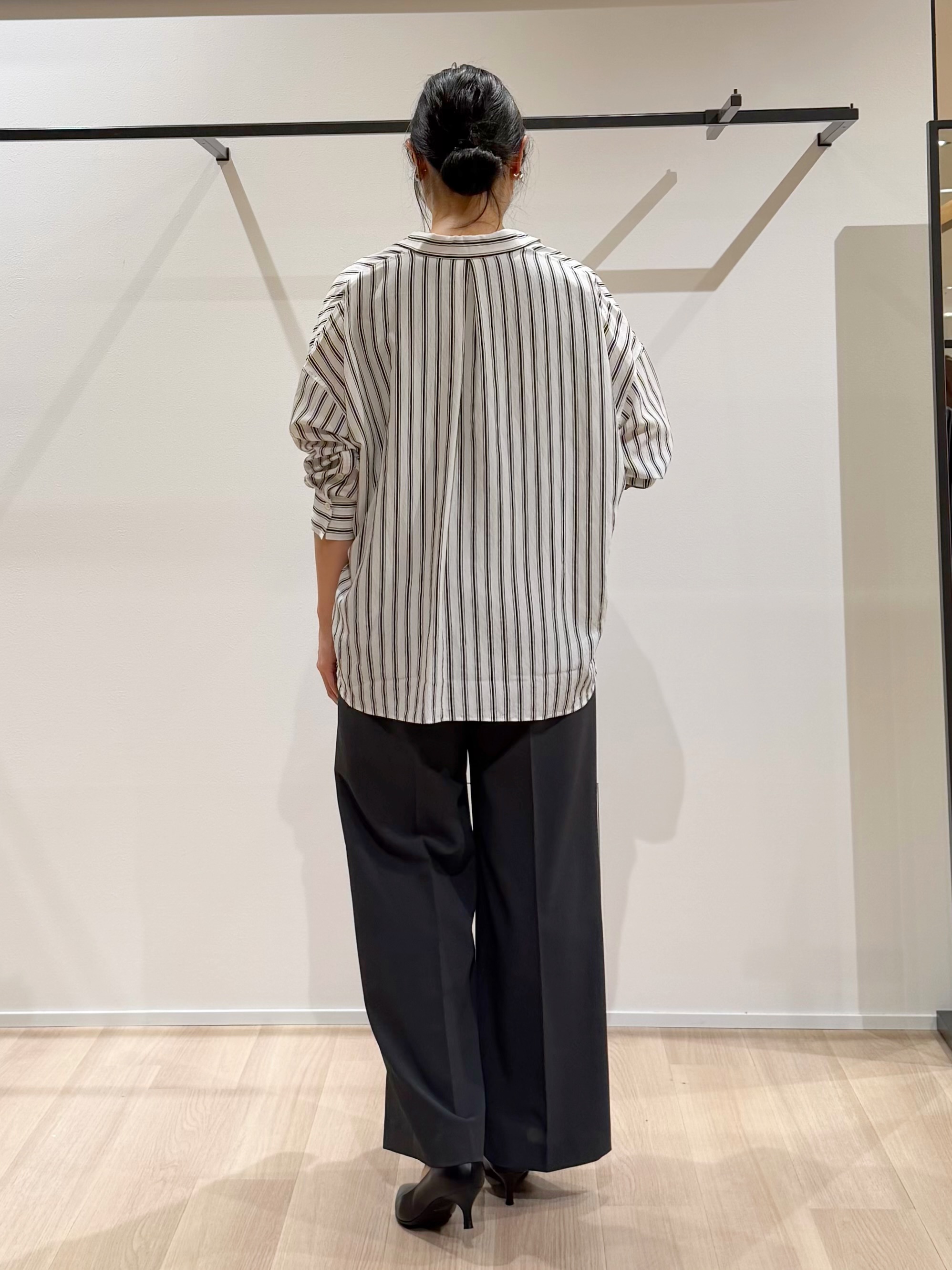 TOMOMIさんの「UNTITLED｜ストライプシャツ」を使ったコーディネート
