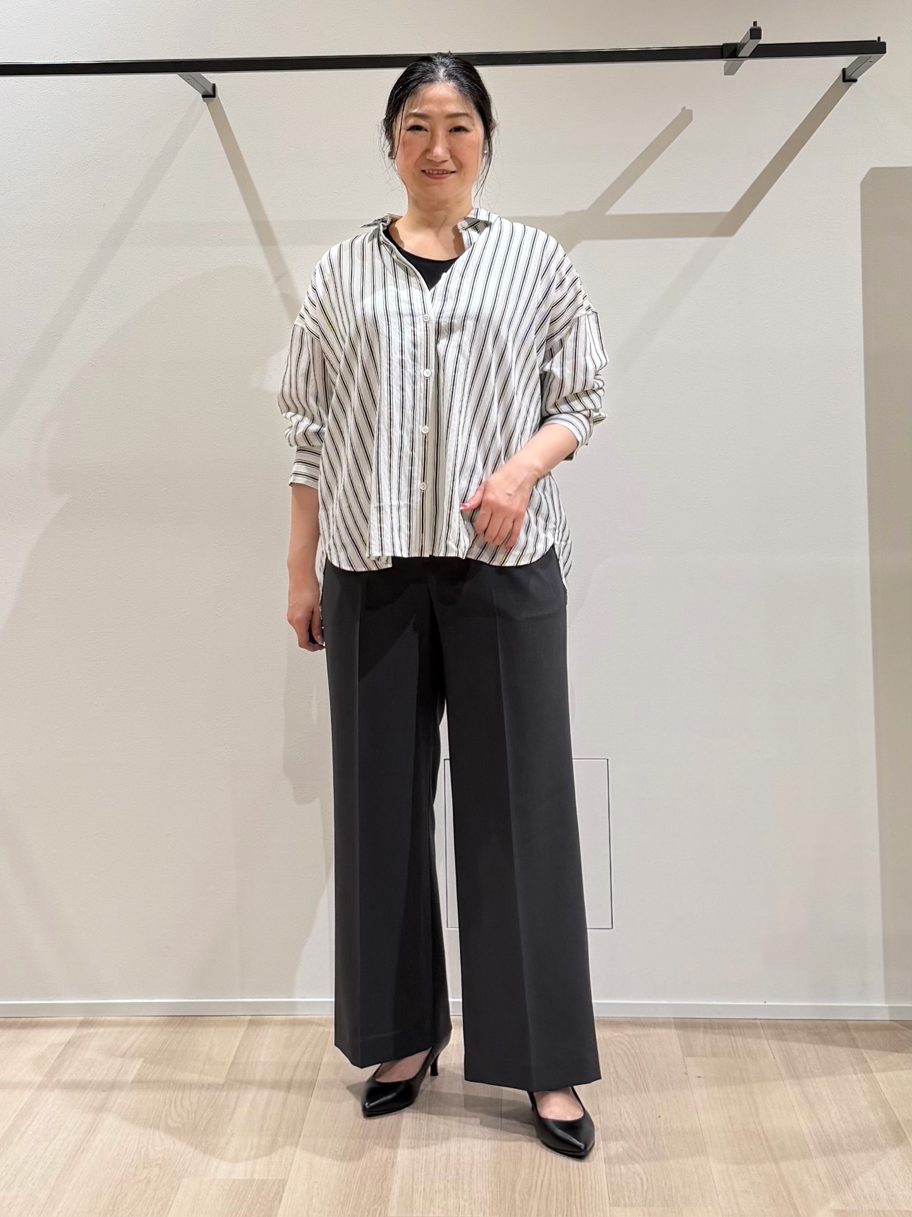 TOMOMIさんの「UNTITLED｜ストライプシャツ」を使ったコーディネート