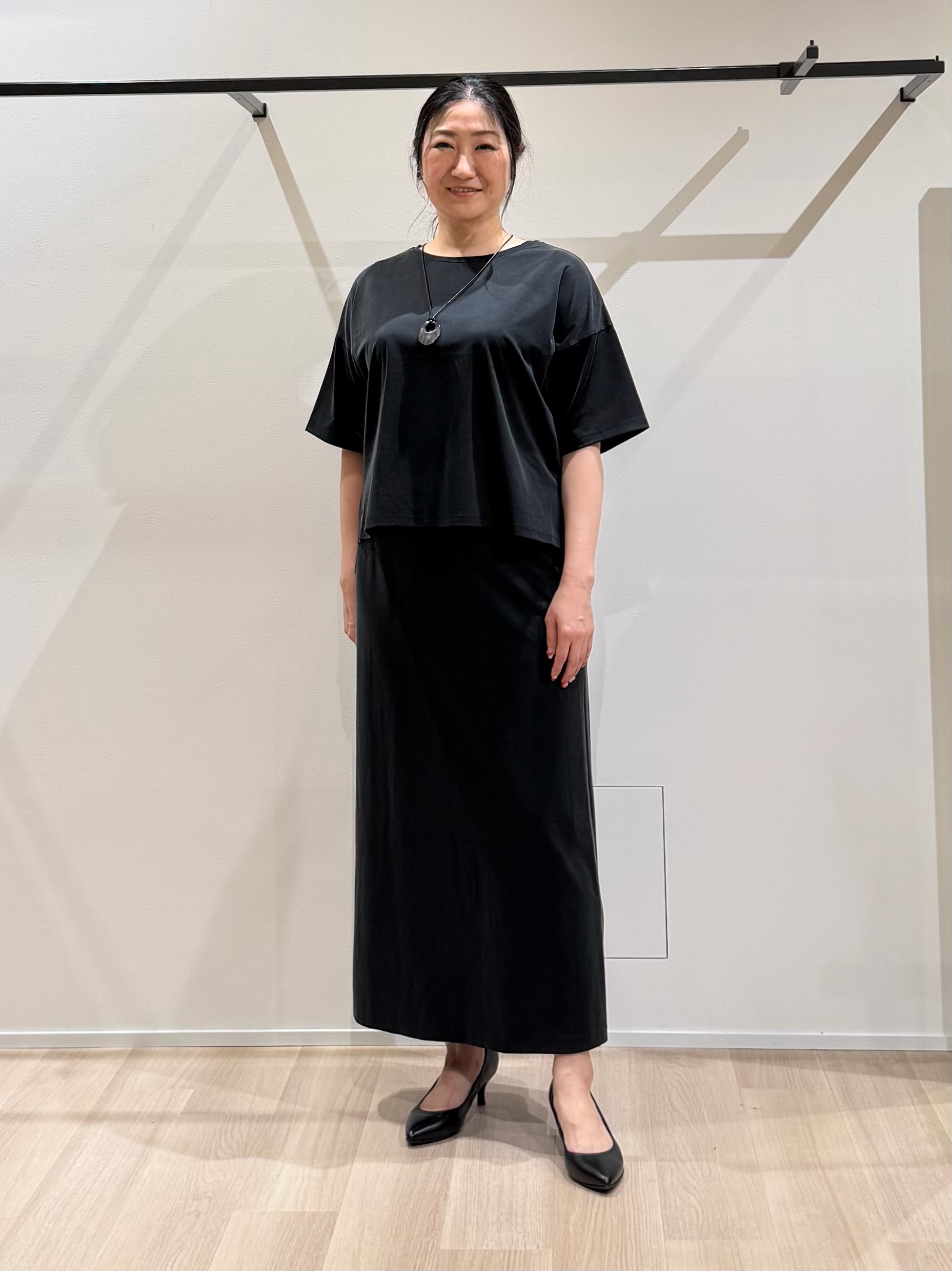 TOMOMIさんの「UNTITLED｜【セットアップ可/接触冷感】ヴィンテージライクプルオーバー」を使ったコーディネート