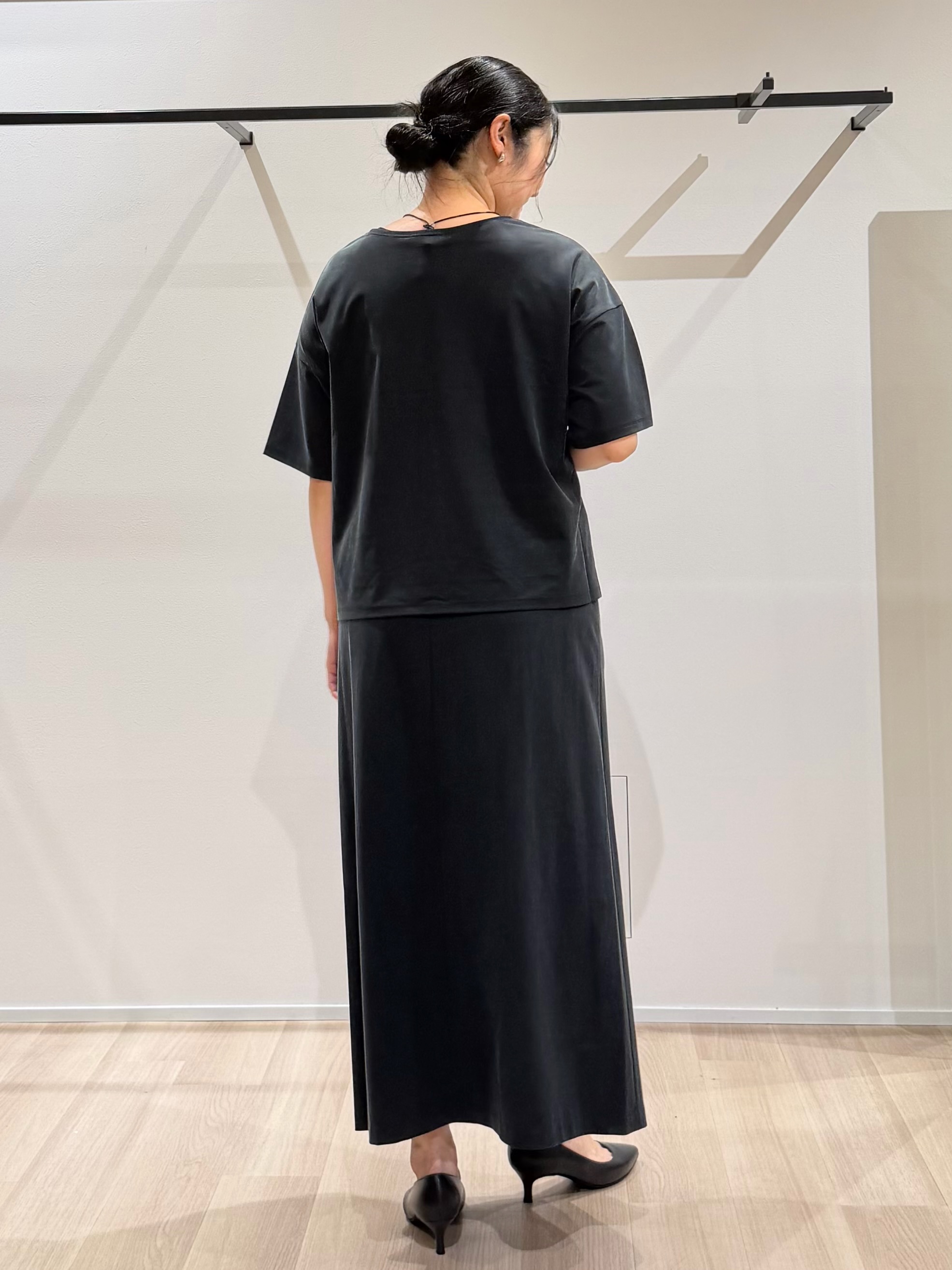TOMOMIさんの「UNTITLED｜【セットアップ可/接触冷感】ヴィンテージライクプルオーバー」を使ったコーディネート