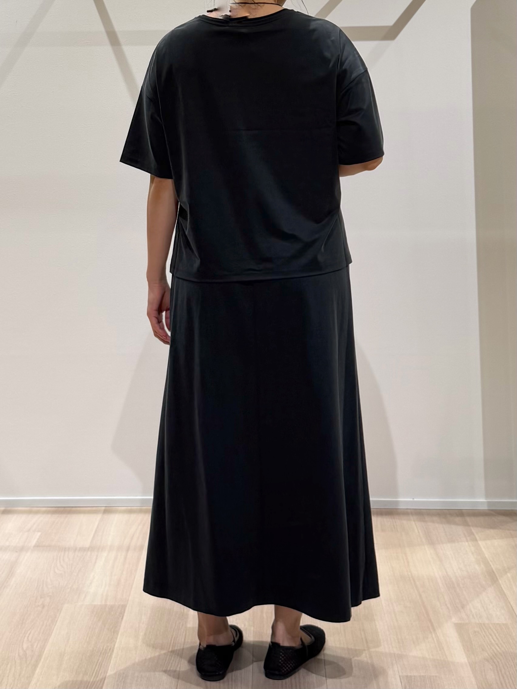 TOMOMIさんの「UNTITLED｜【セットアップ可/接触冷感】ヴィンテージライクプルオーバー」を使ったコーディネート