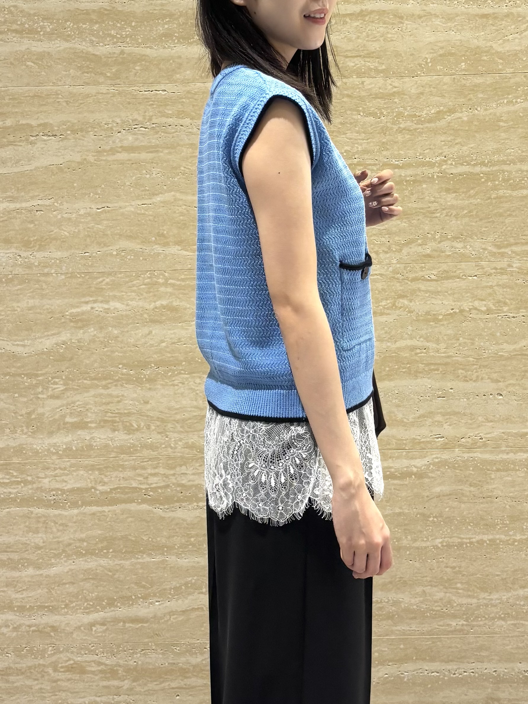 Ririkaさんの「OPAQUE.CLIP｜配色クロス編みニットベスト【洗える】」を使ったコーディネート