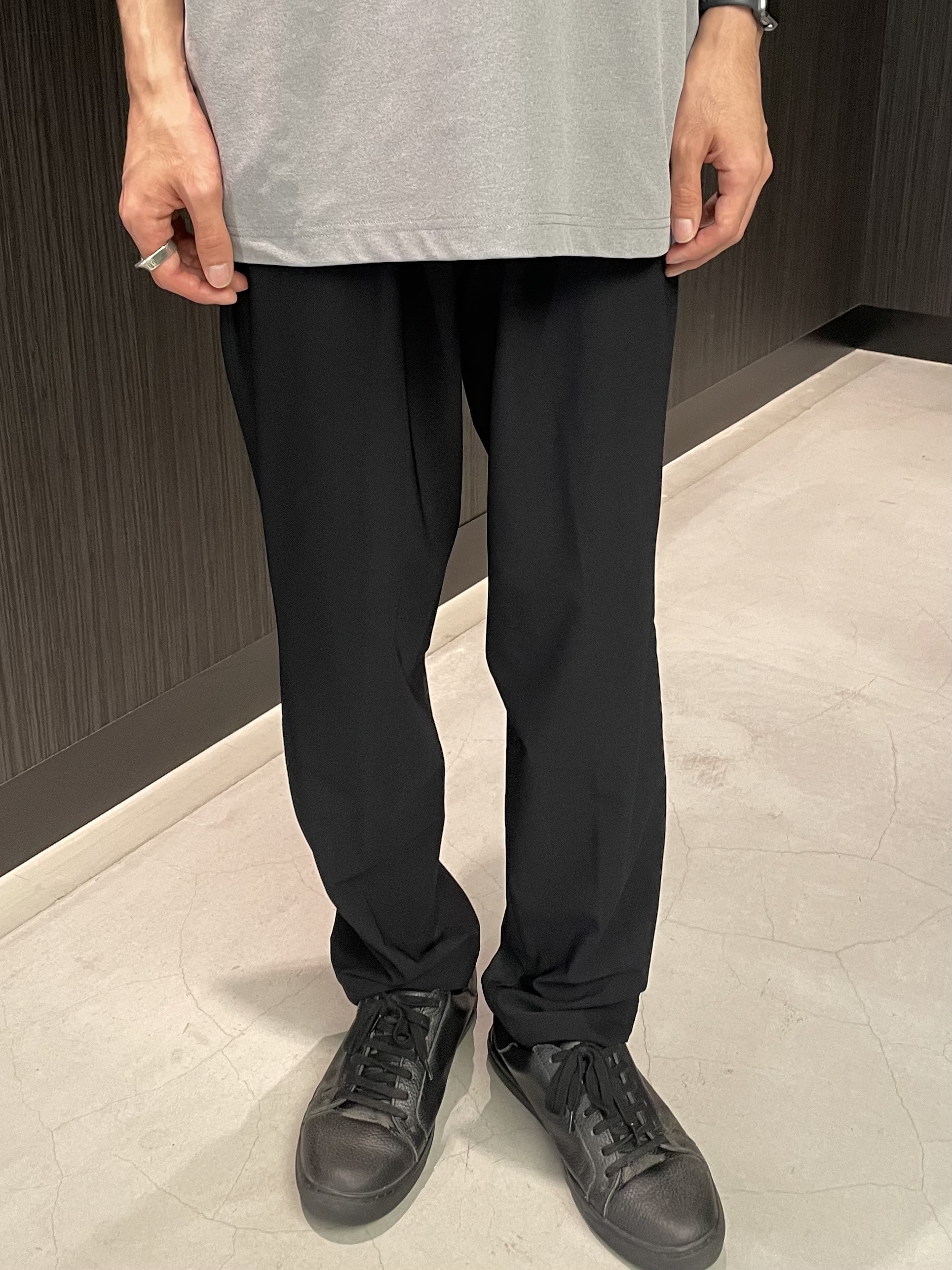 Okdさんの「TAKEO KIKUCHI｜【汗染み軽減】フェイクレイヤー ワンポイント プルオーバー」を使ったコーディネート