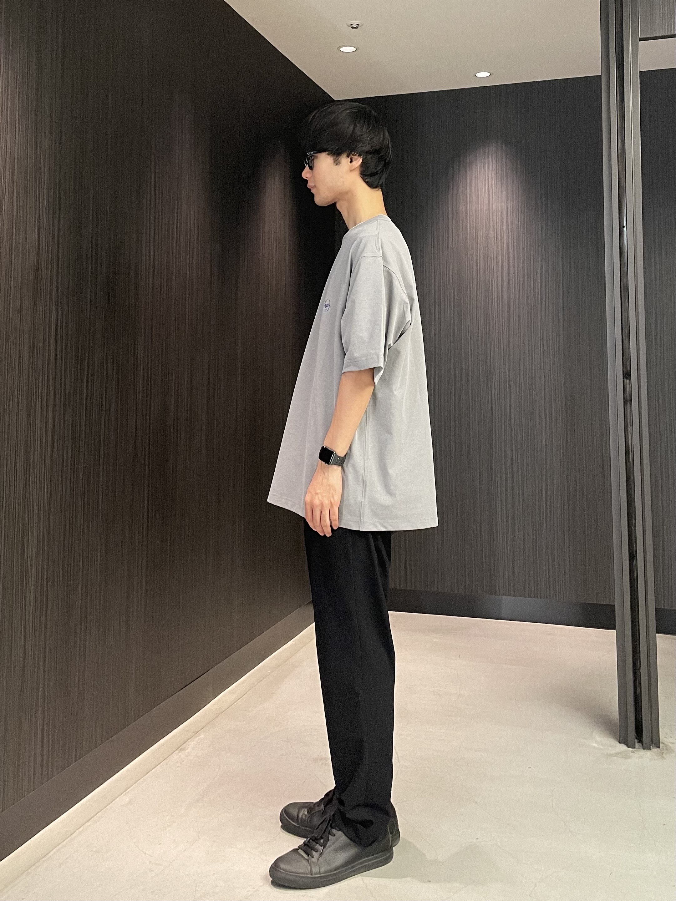 Okdさんの「TAKEO KIKUCHI｜【汗染み軽減】フェイクレイヤー ワンポイント プルオーバー」を使ったコーディネート