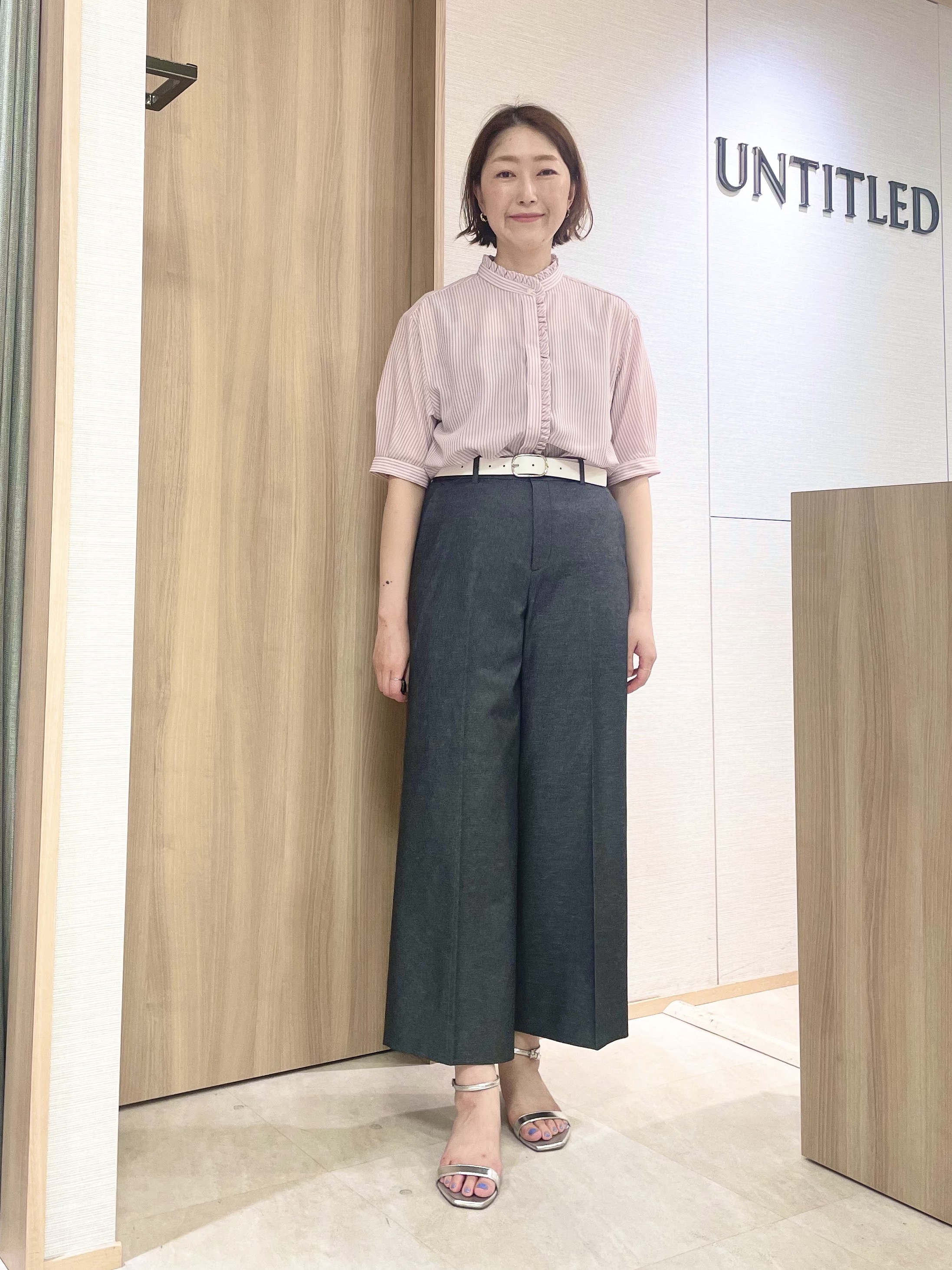 aliceさんの「UNTITLED｜【接触冷感/通気性/洗える】スタンドカラーフリルブラウス」を使ったコーディネート