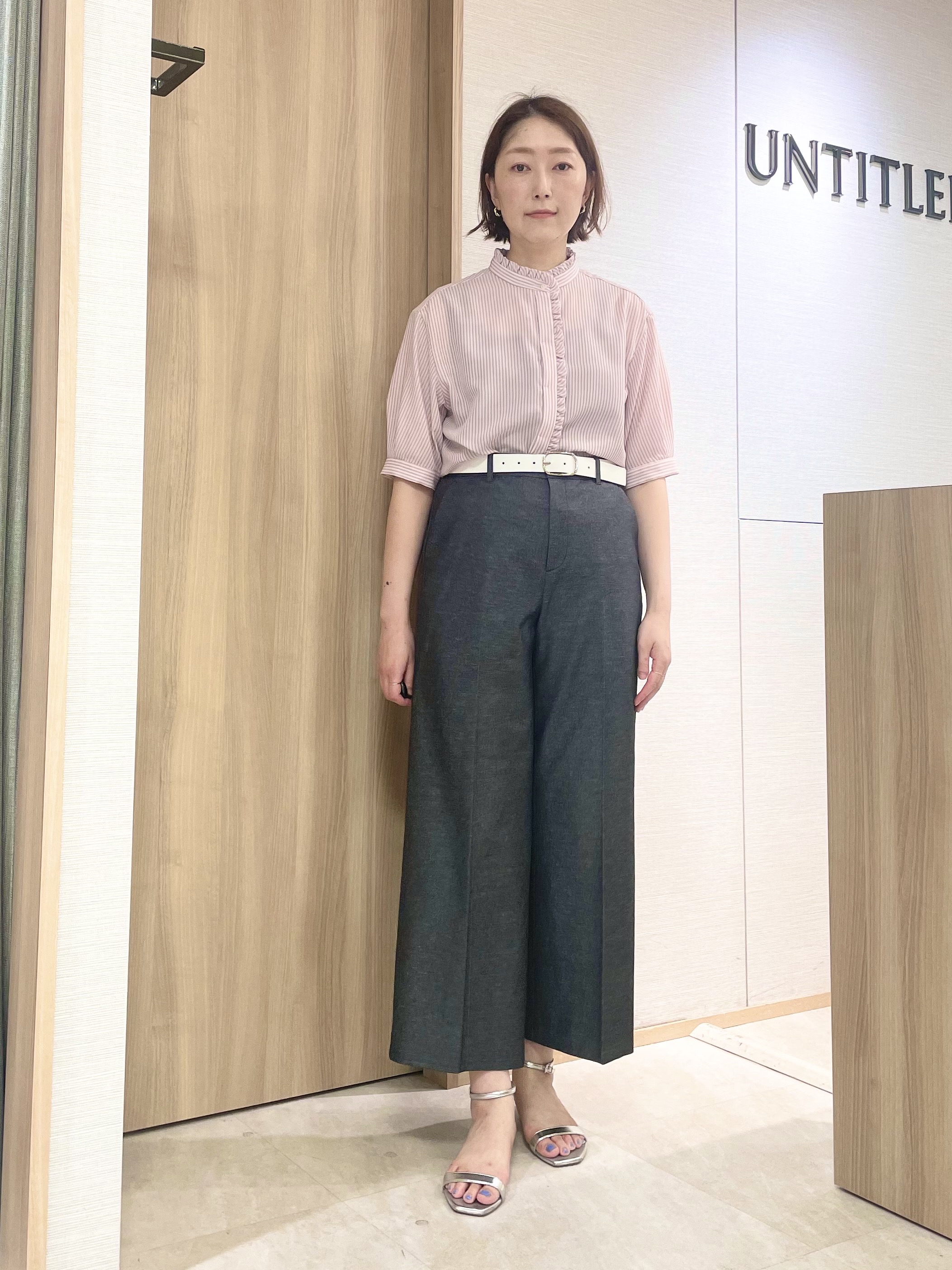 aliceさんの「UNTITLED｜【接触冷感/通気性/洗える】スタンドカラーフリルブラウス」を使ったコーディネート