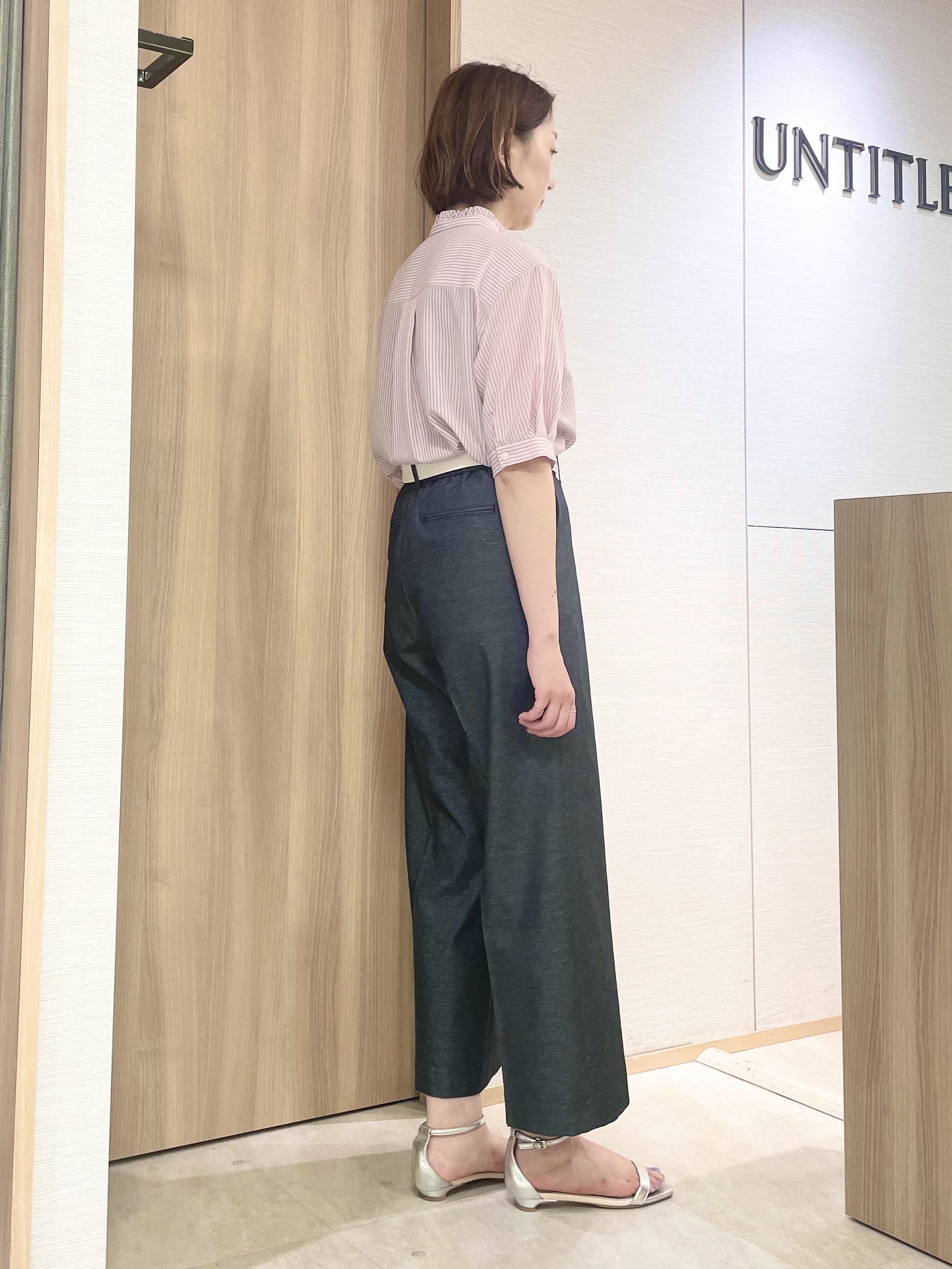 aliceさんの「UNTITLED｜【接触冷感/通気性/洗える】スタンドカラーフリルブラウス」を使ったコーディネート