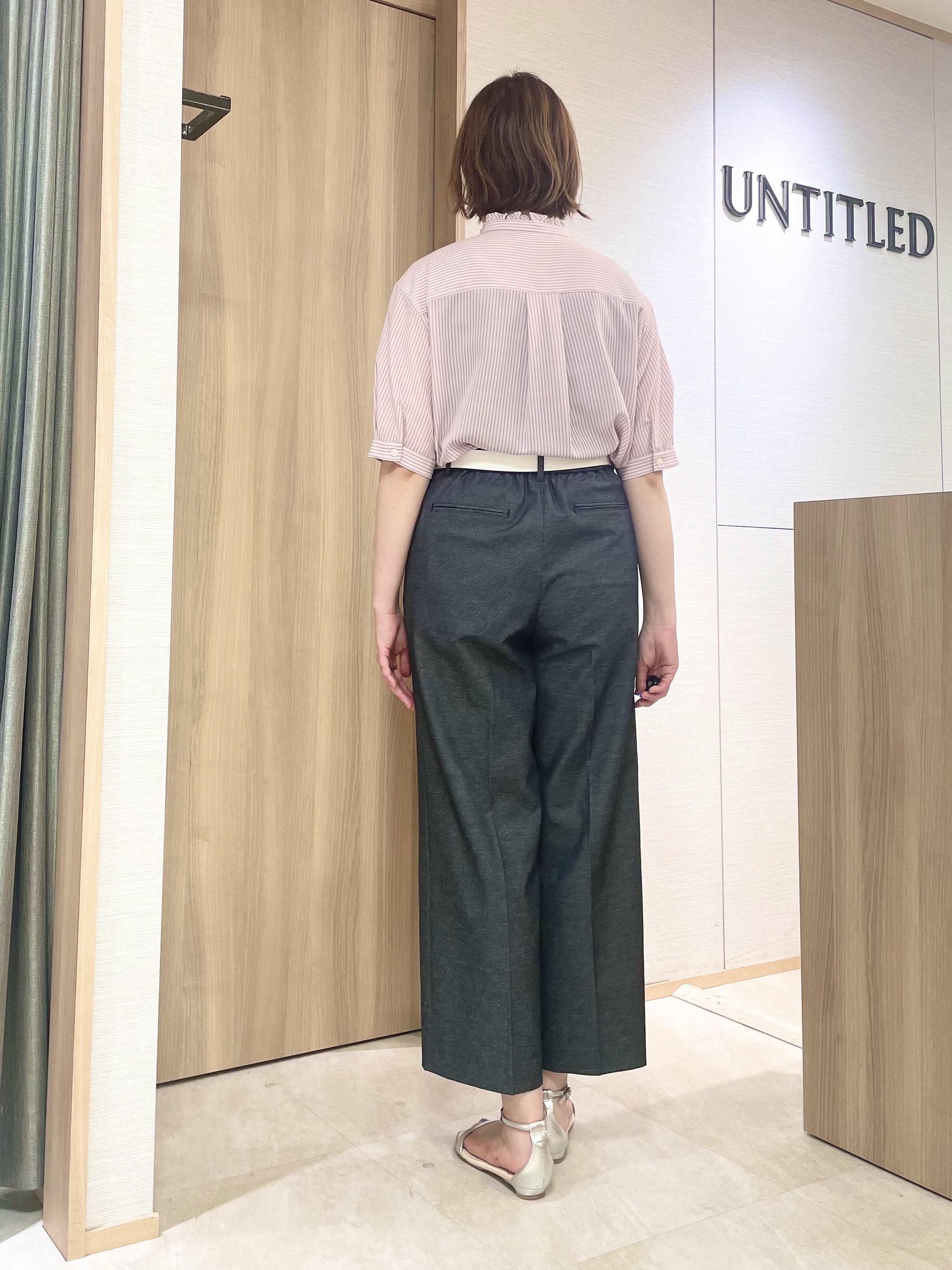 aliceさんの「UNTITLED｜【接触冷感/通気性/洗える】スタンドカラーフリルブラウス」を使ったコーディネート