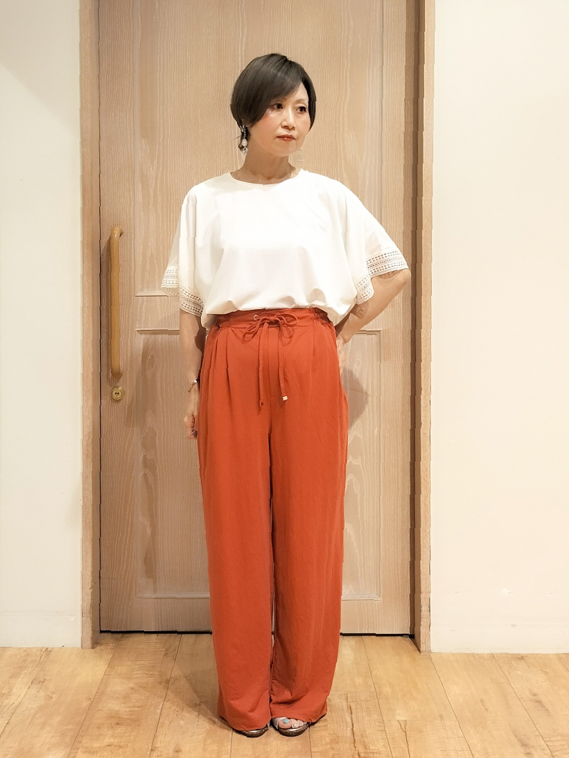 YUKIさんの「SHOO･LA･RUE｜【ひんやり/UV/体型カバー】ヒップ周りが隠せる ひんやりお袖レースTシャツ」を使ったコーディネート