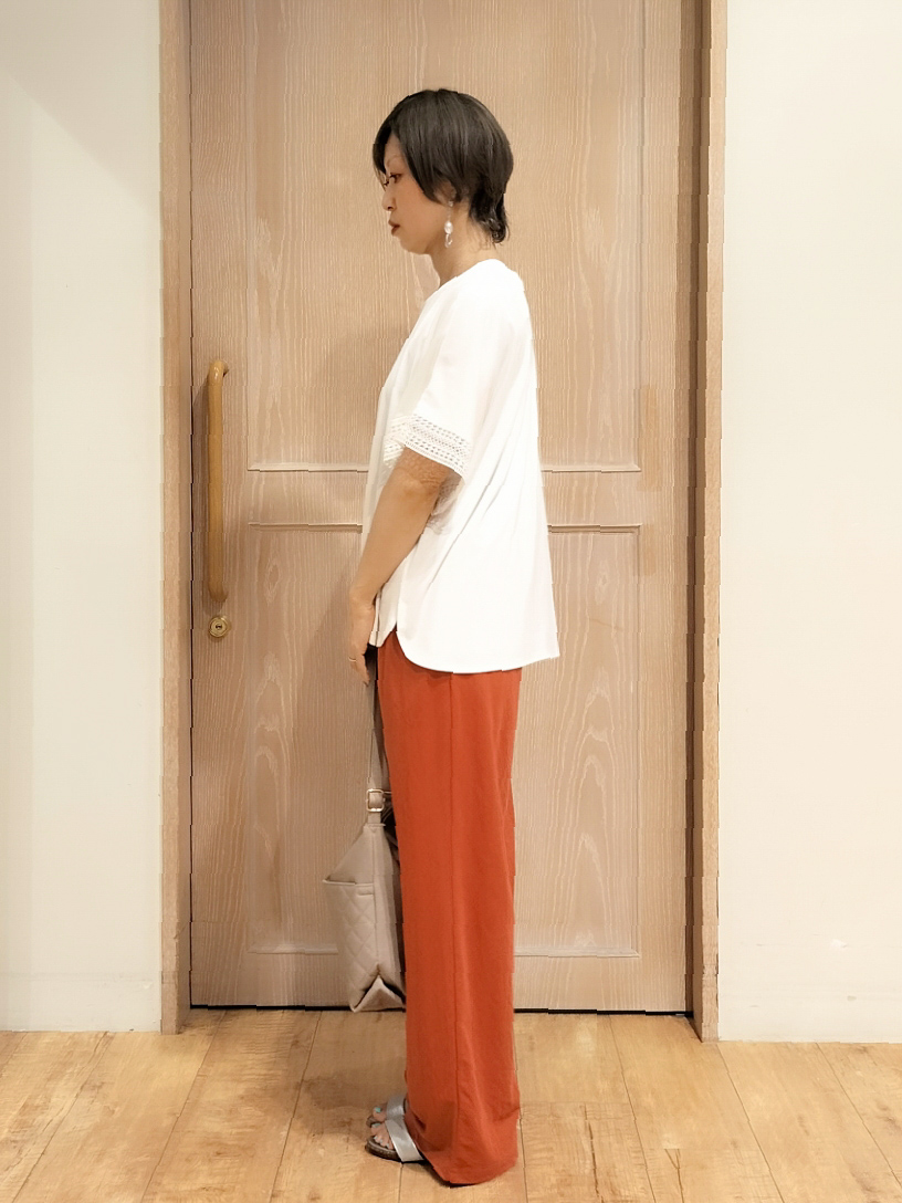 YUKIさんの「SHOO･LA･RUE｜【ひんやり/UV/体型カバー】ヒップ周りが隠せる ひんやりお袖レースTシャツ」を使ったコーディネート