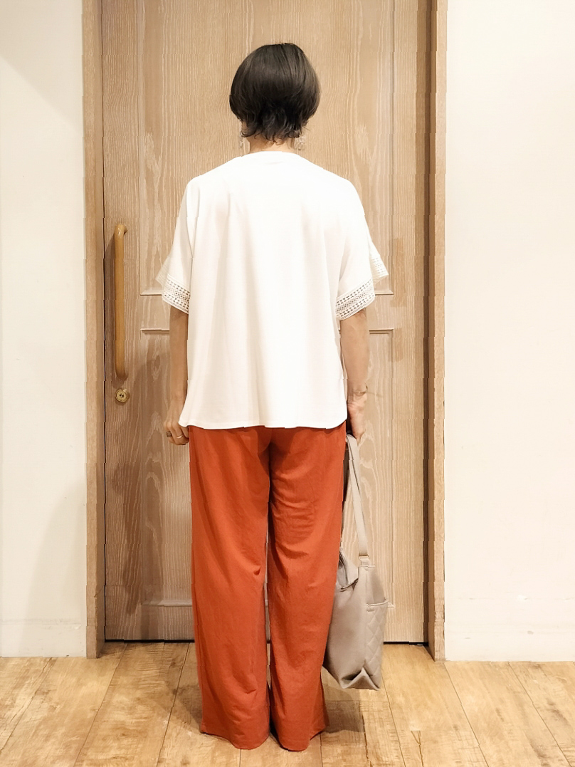 YUKIさんの「SHOO･LA･RUE｜【ひんやり/UV/体型カバー】ヒップ周りが隠せる ひんやりお袖レースTシャツ」を使ったコーディネート
