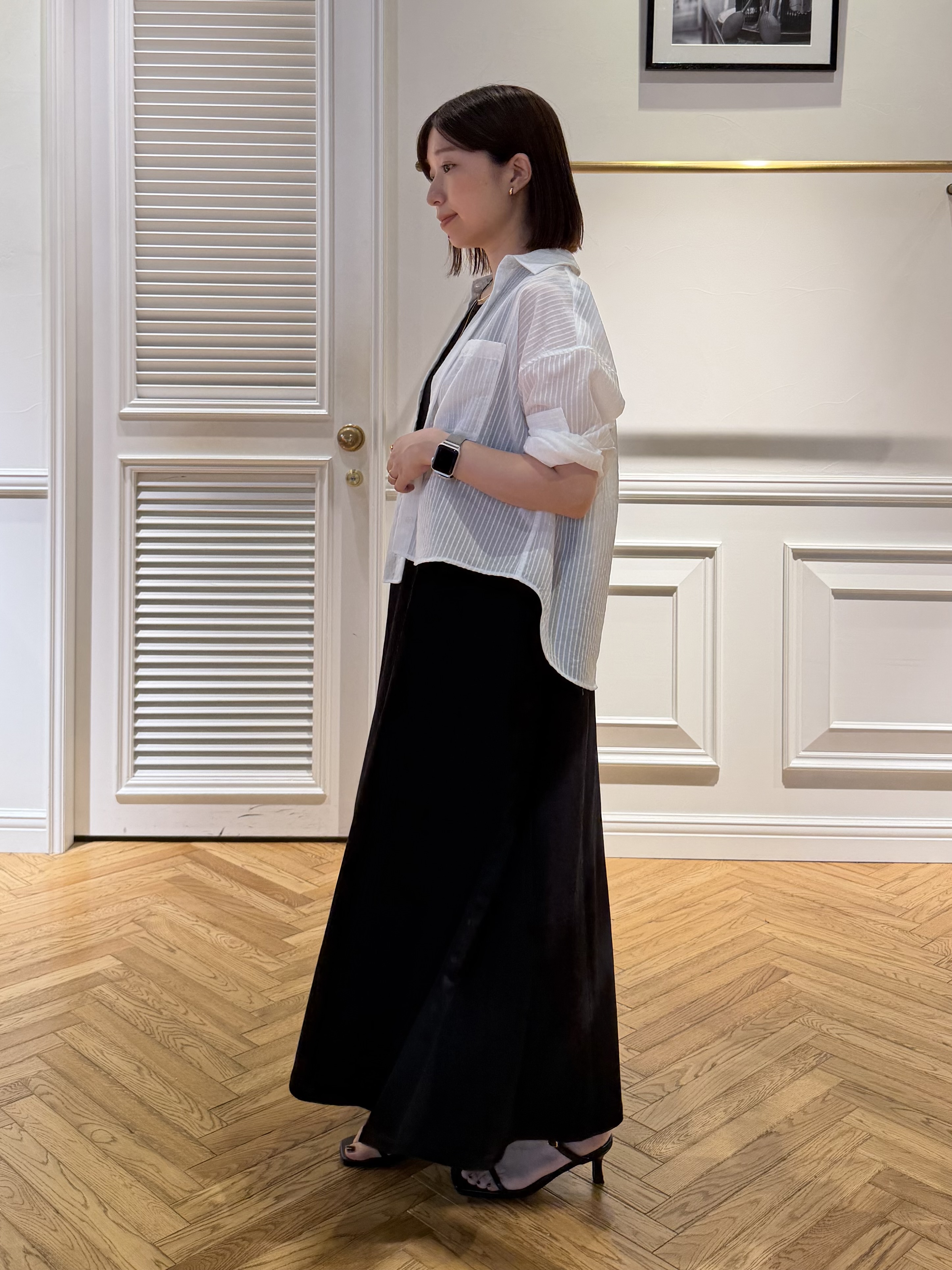 つじ まこさんの「DRESSTERIOR｜シアーストライプクロップドシャツ」を使ったコーディネート