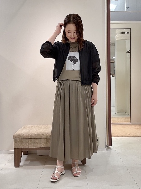 YUIさんの「UNTITLED｜トリコットシアーブラウス」を使ったコーディネート
