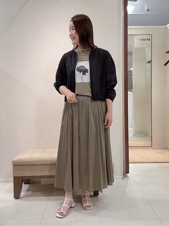 YUIさんの「UNTITLED｜トリコットシアーブラウス」を使ったコーディネート