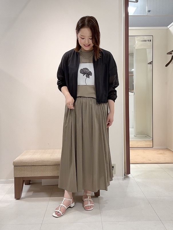 YUIさんの「UNTITLED｜トリコットシアーブラウス」を使ったコーディネート