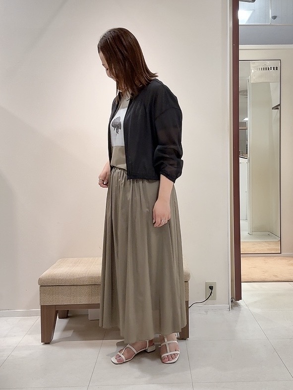 YUIさんの「UNTITLED｜トリコットシアーブラウス」を使ったコーディネート