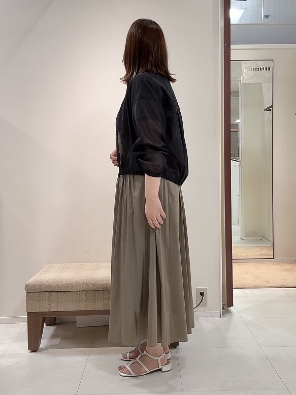 YUIさんの「UNTITLED｜トリコットシアーブラウス」を使ったコーディネート