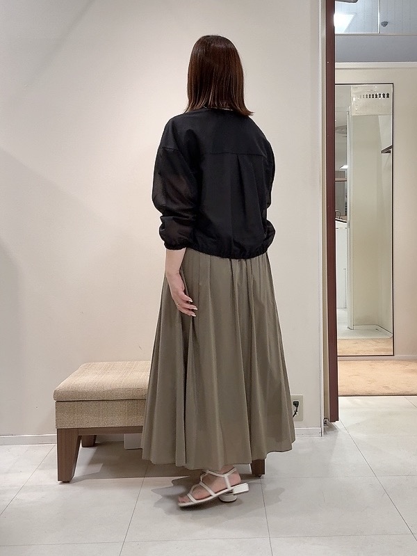 YUIさんの「UNTITLED｜トリコットシアーブラウス」を使ったコーディネート