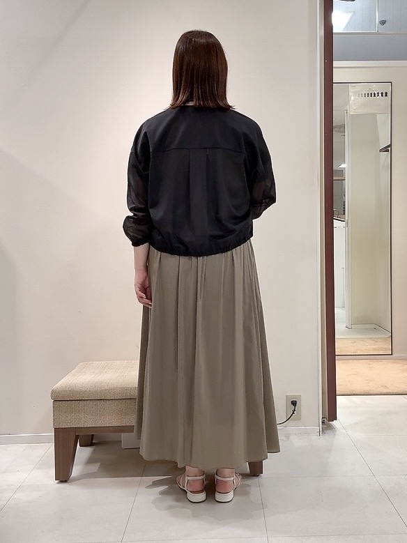 YUIさんの「UNTITLED｜トリコットシアーブラウス」を使ったコーディネート
