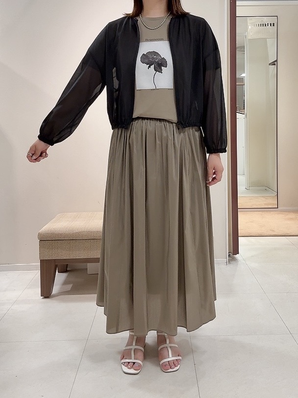 YUIさんの「UNTITLED｜トリコットシアーブラウス」を使ったコーディネート