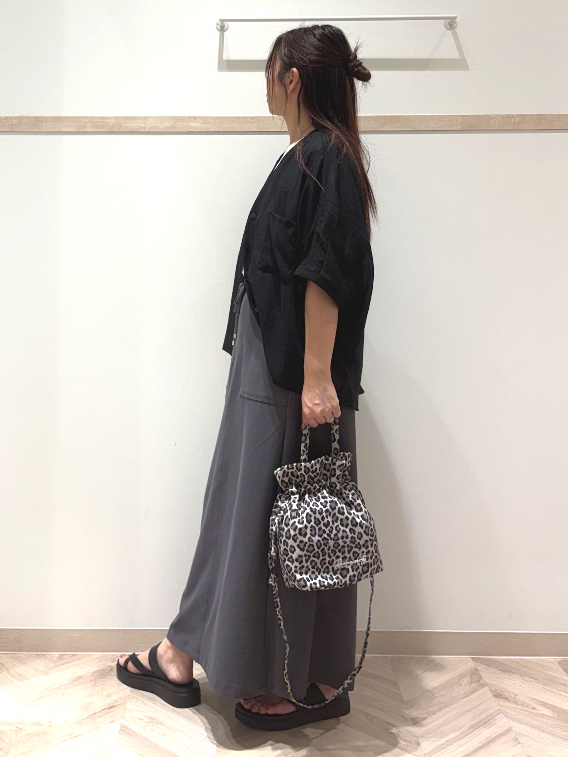 nanaさんの「SHOO･LA･RUE｜【洗濯機可/選べる6色】ナチュラルな風合いが魅力 ゆったり楊柳シアードルマンブラウス」を使ったコーディネート