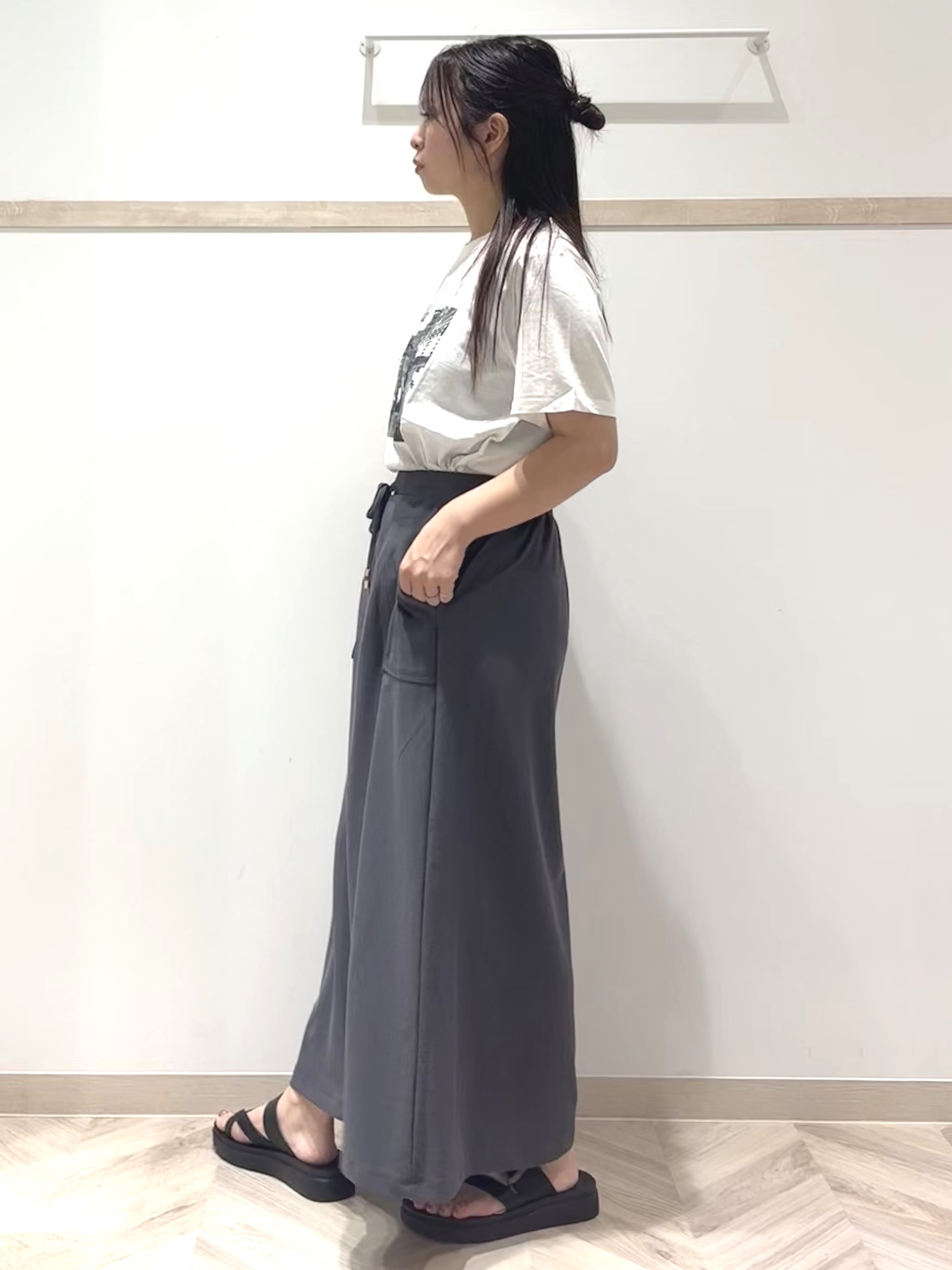 nanaさんの「SHOO･LA･RUE｜【洗濯機可/選べる6色】ナチュラルな風合いが魅力 ゆったり楊柳シアードルマンブラウス」を使ったコーディネート