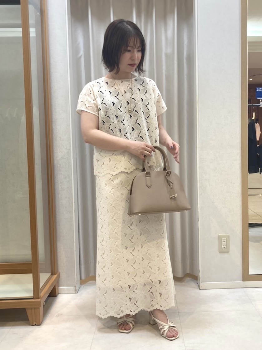 チカさんの「UNTITLED｜【セットアップ可/品のある透け感】リーフレースブラウス」を使ったコーディネート