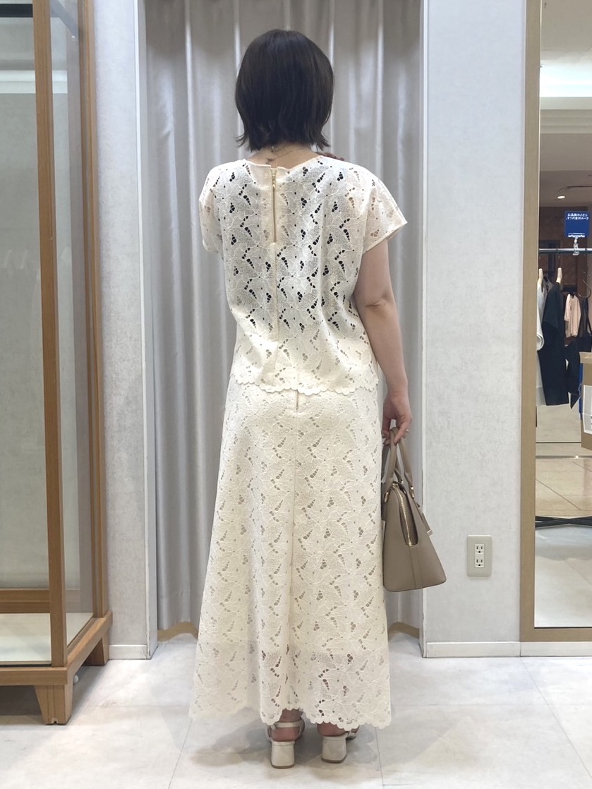 チカさんの「UNTITLED｜【セットアップ可/品のある透け感】リーフレースブラウス」を使ったコーディネート