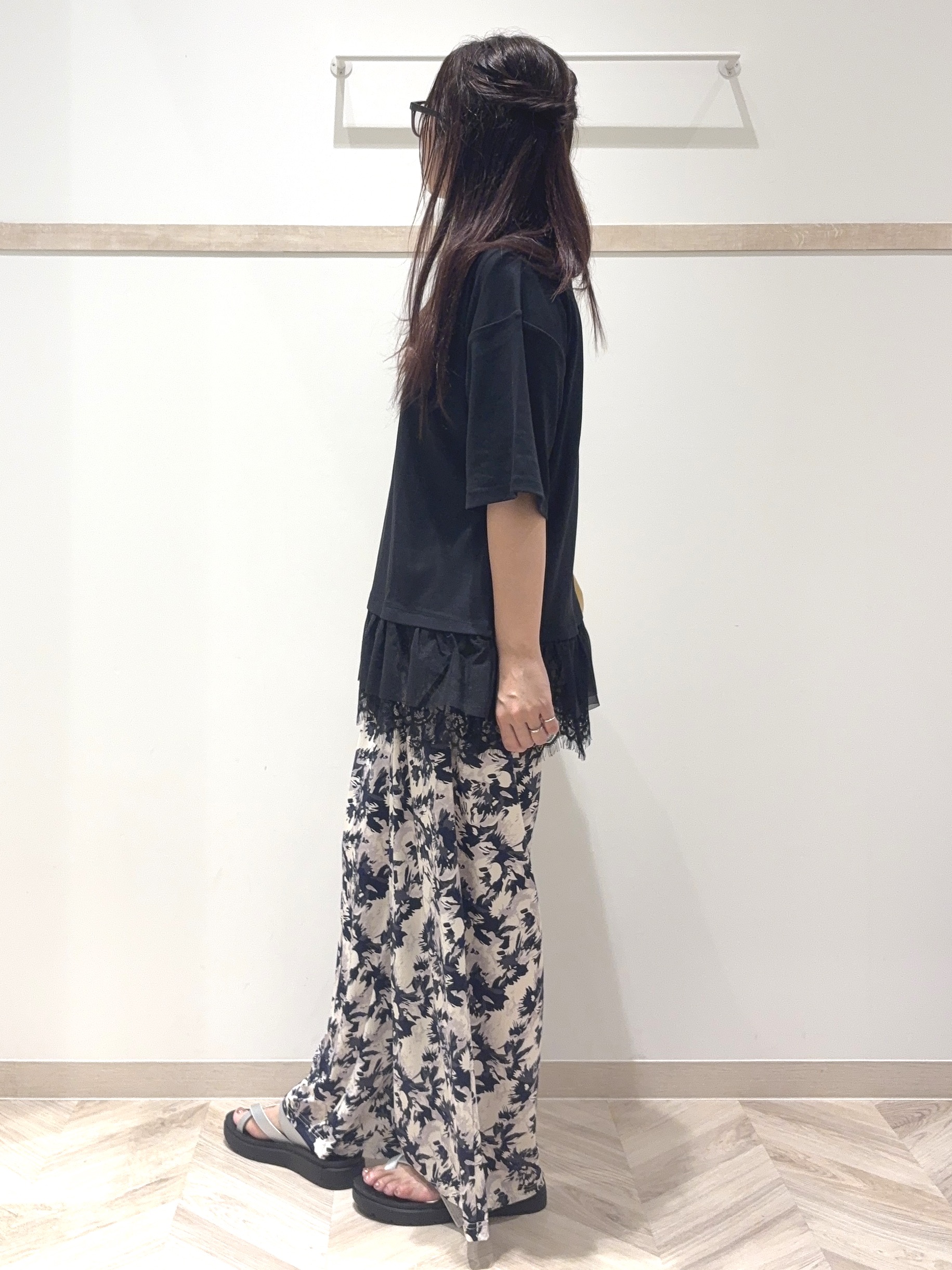 nanaさんの「SHOO･LA･RUE｜ひんやり裾レースTシャツ」を使ったコーディネート