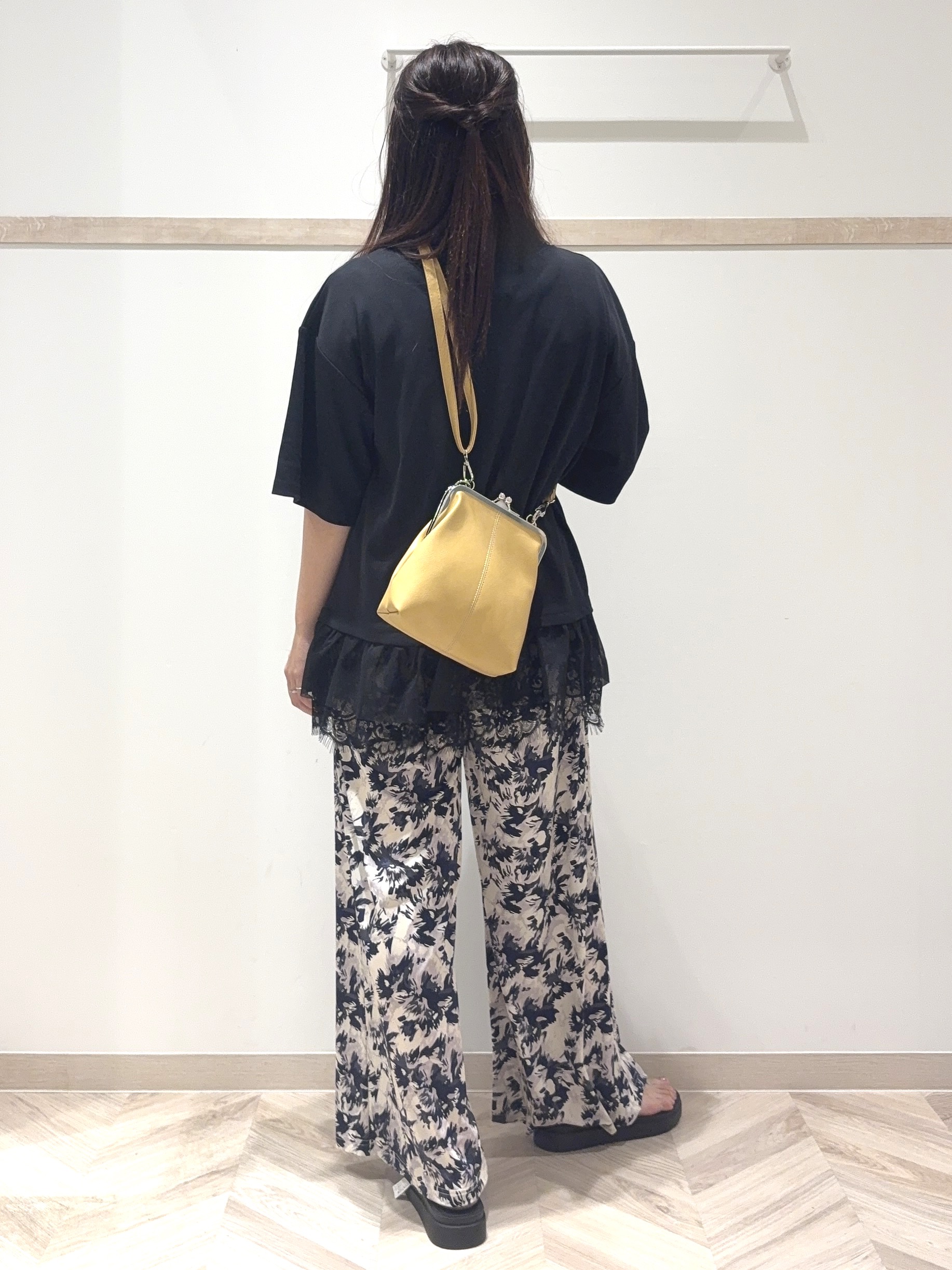 nanaさんの「SHOO･LA･RUE｜ひんやり裾レースTシャツ」を使ったコーディネート