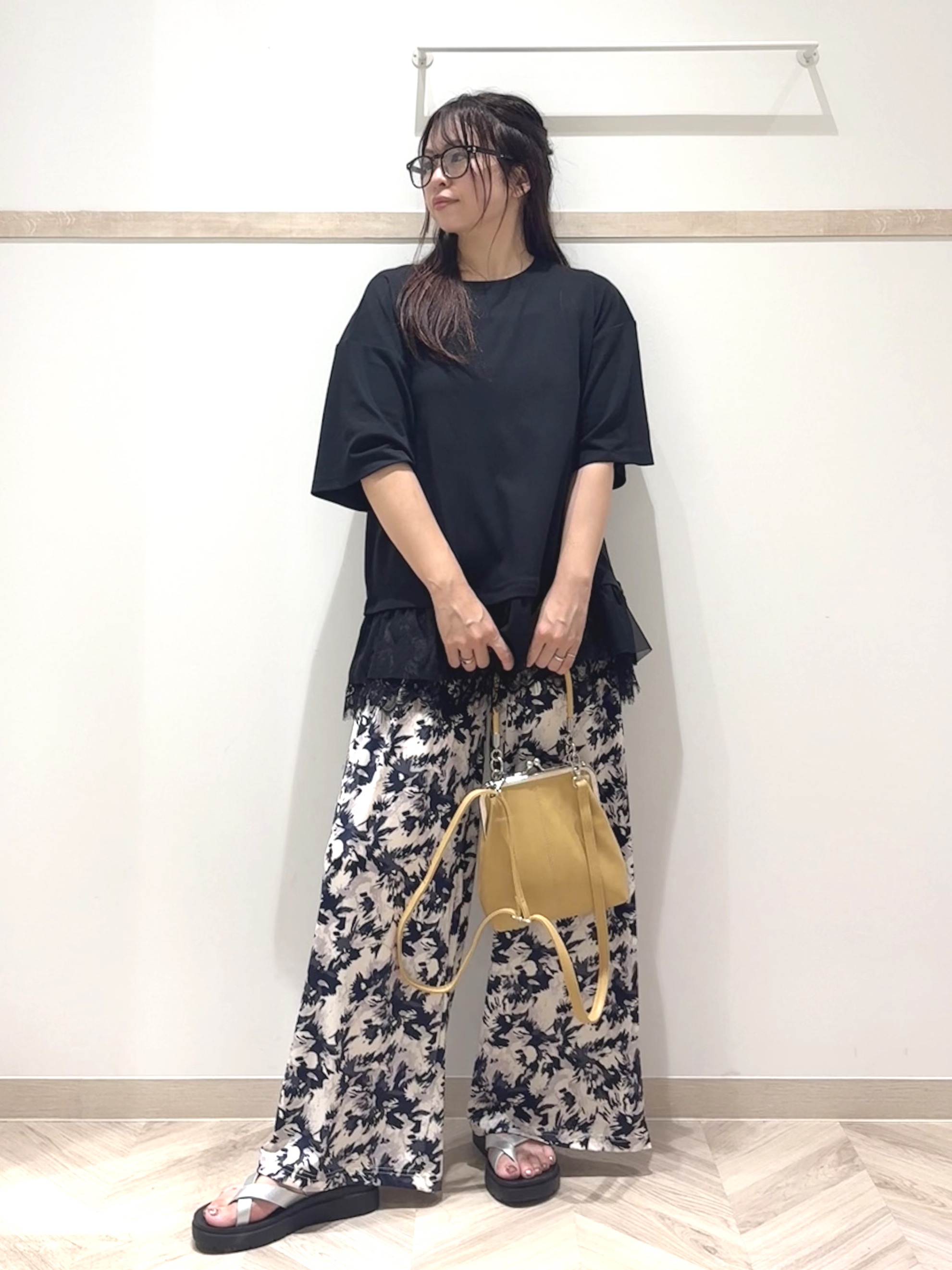 nanaさんの「SHOO･LA･RUE｜ひんやり裾レースTシャツ」を使ったコーディネート