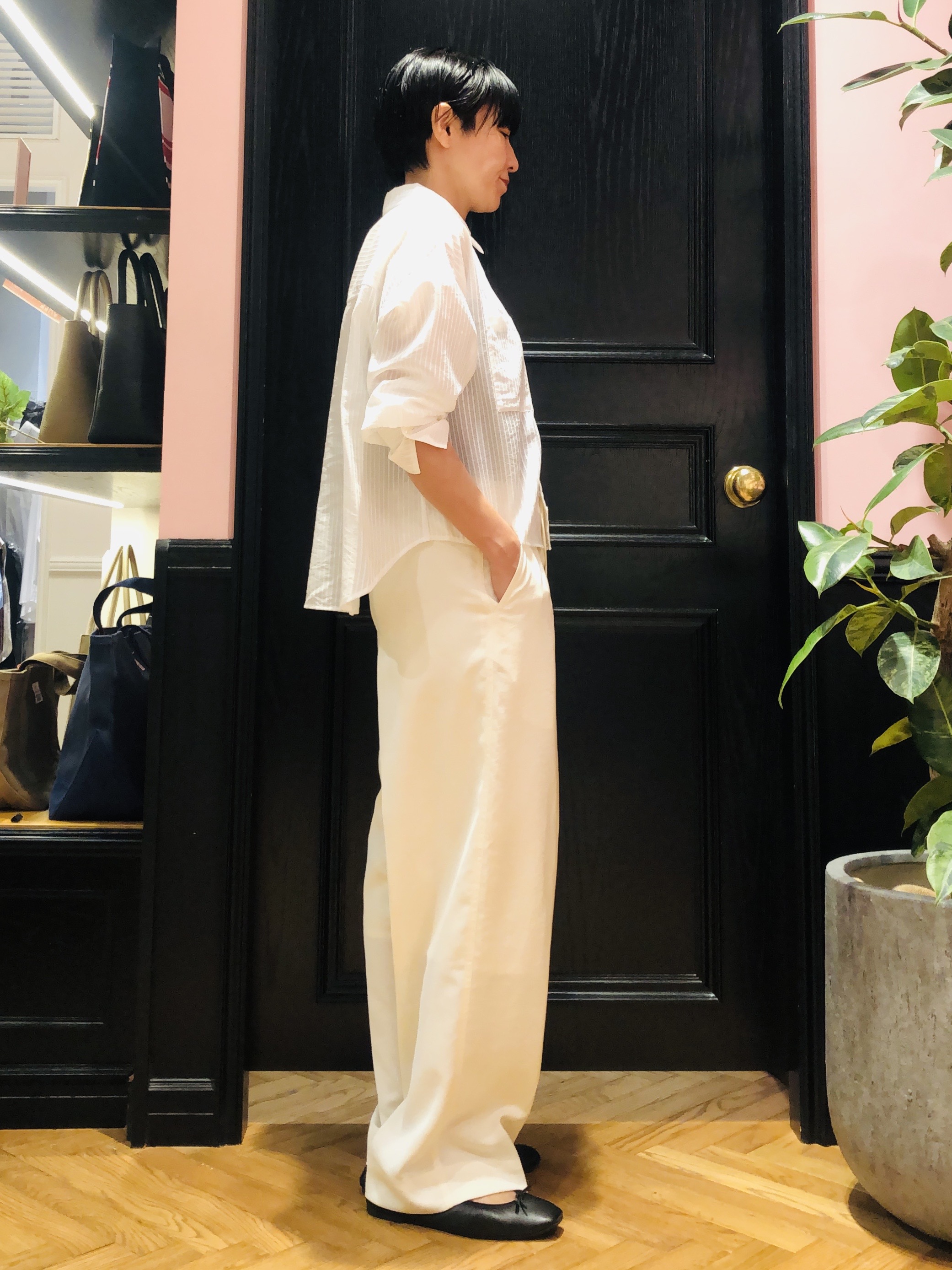 OGATAさんの「DRESSTERIOR｜シアーストライプクロップドシャツ」を使ったコーディネート