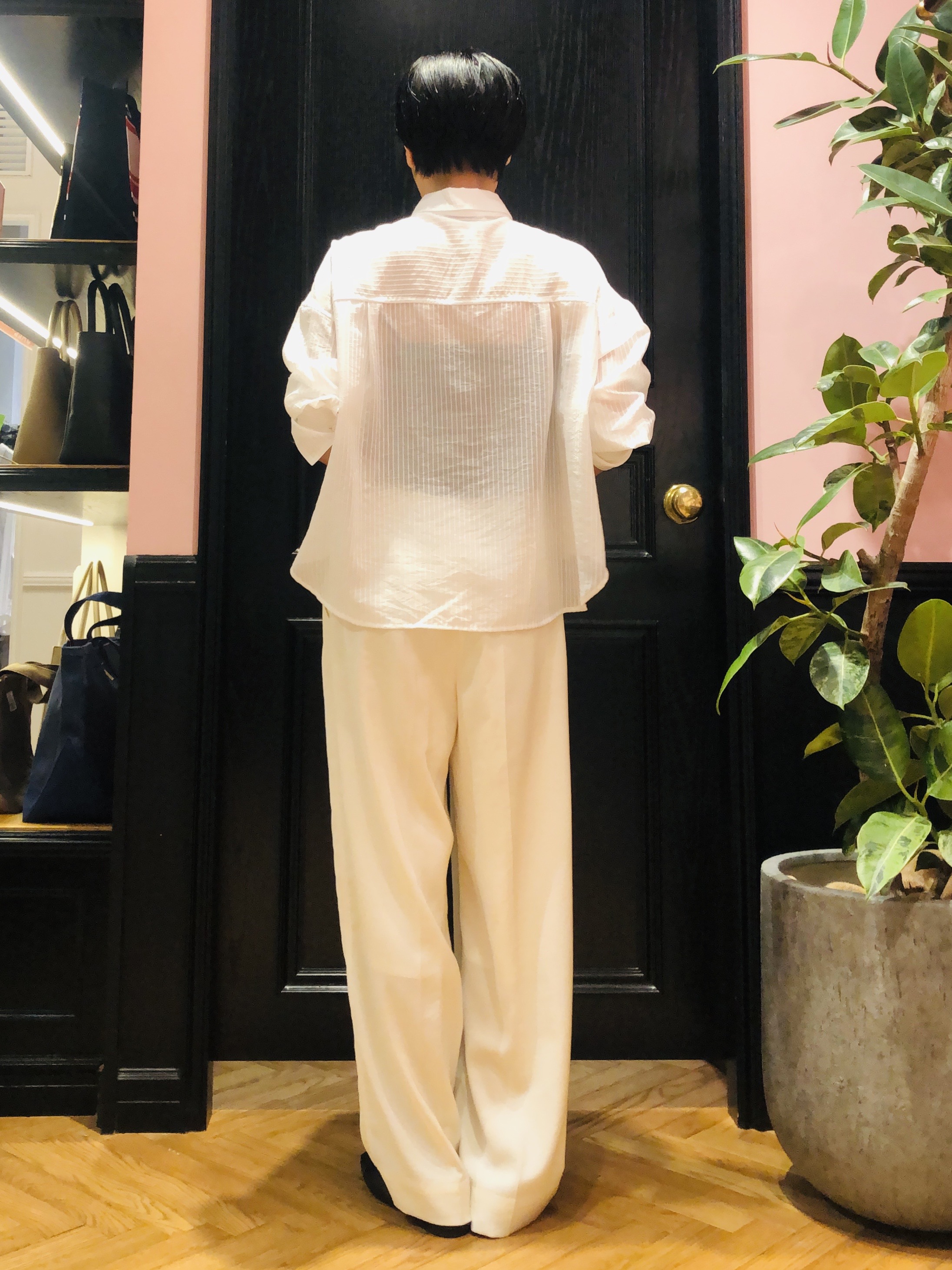 OGATAさんの「DRESSTERIOR｜シアーストライプクロップドシャツ」を使ったコーディネート