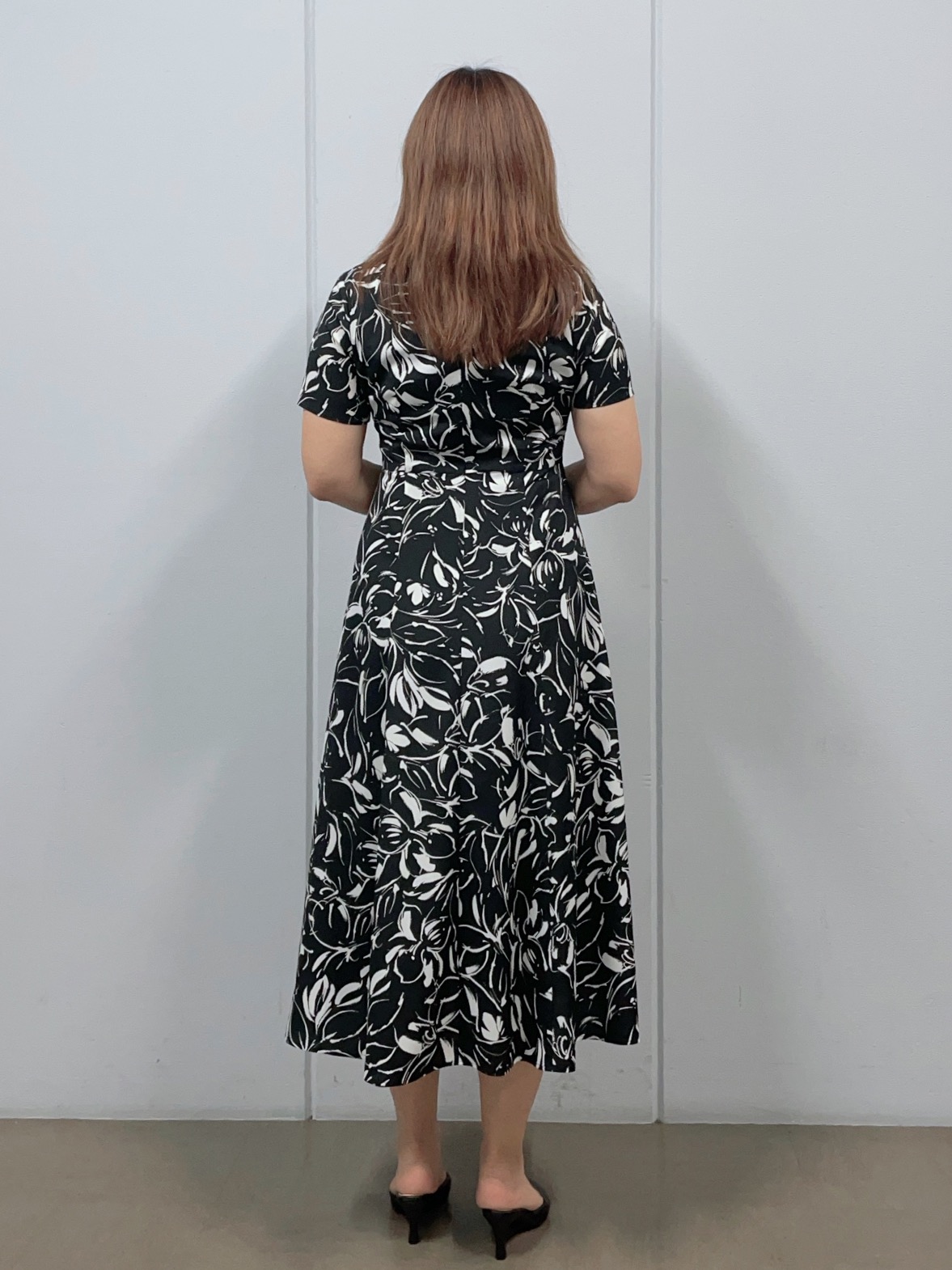minoriさんの「COUP DE CHANCE｜【手洗い可／日本製】フラワープリントフレアーワンピース」を使ったコーディネート