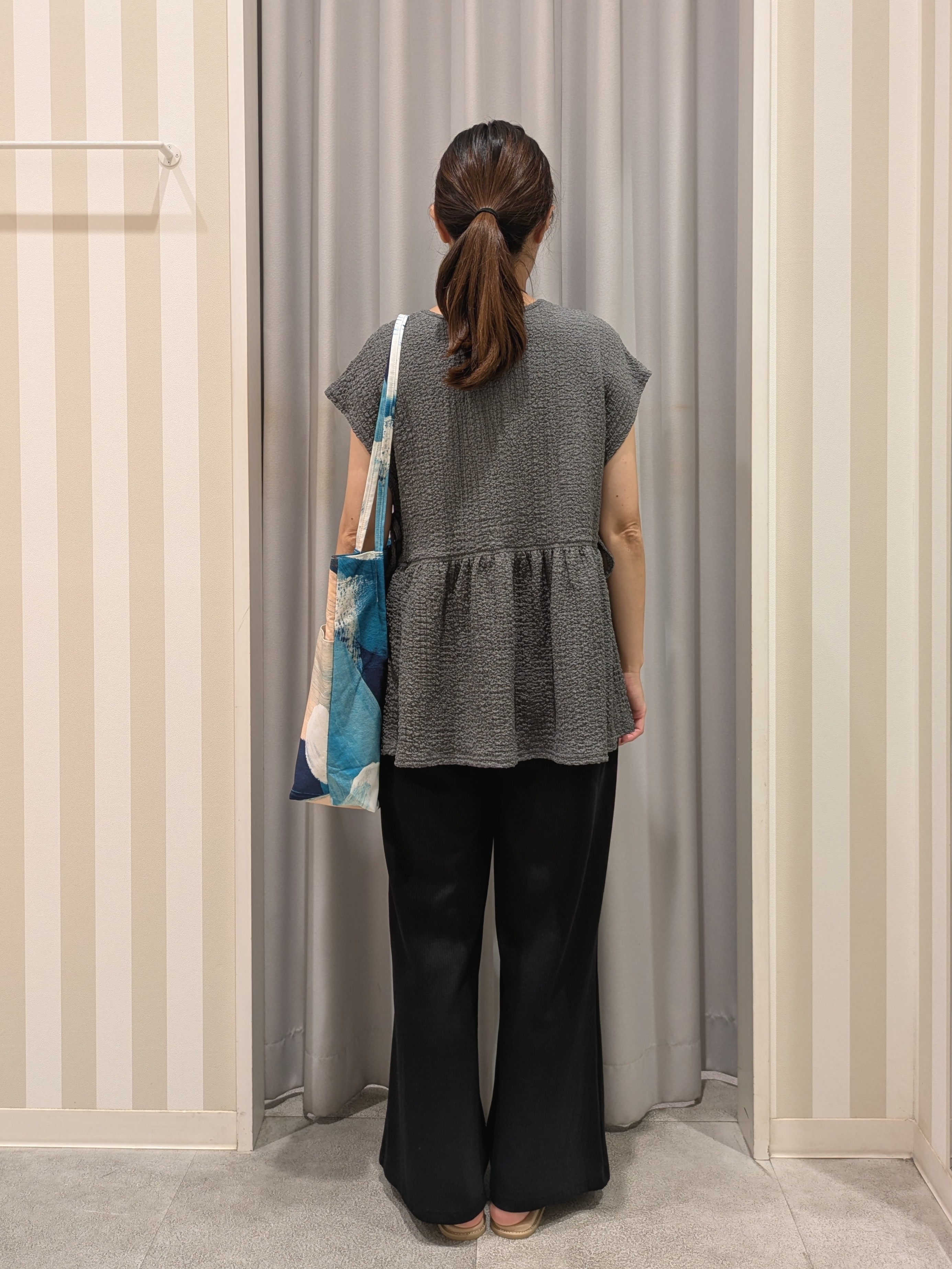 𝐂𝐡𝐢𝐢 &hearts;(ちー)さんの「SHOO･LA･RUE｜ポコポコ素材 ペプラムプルオーバーアソート」を使ったコーディネート